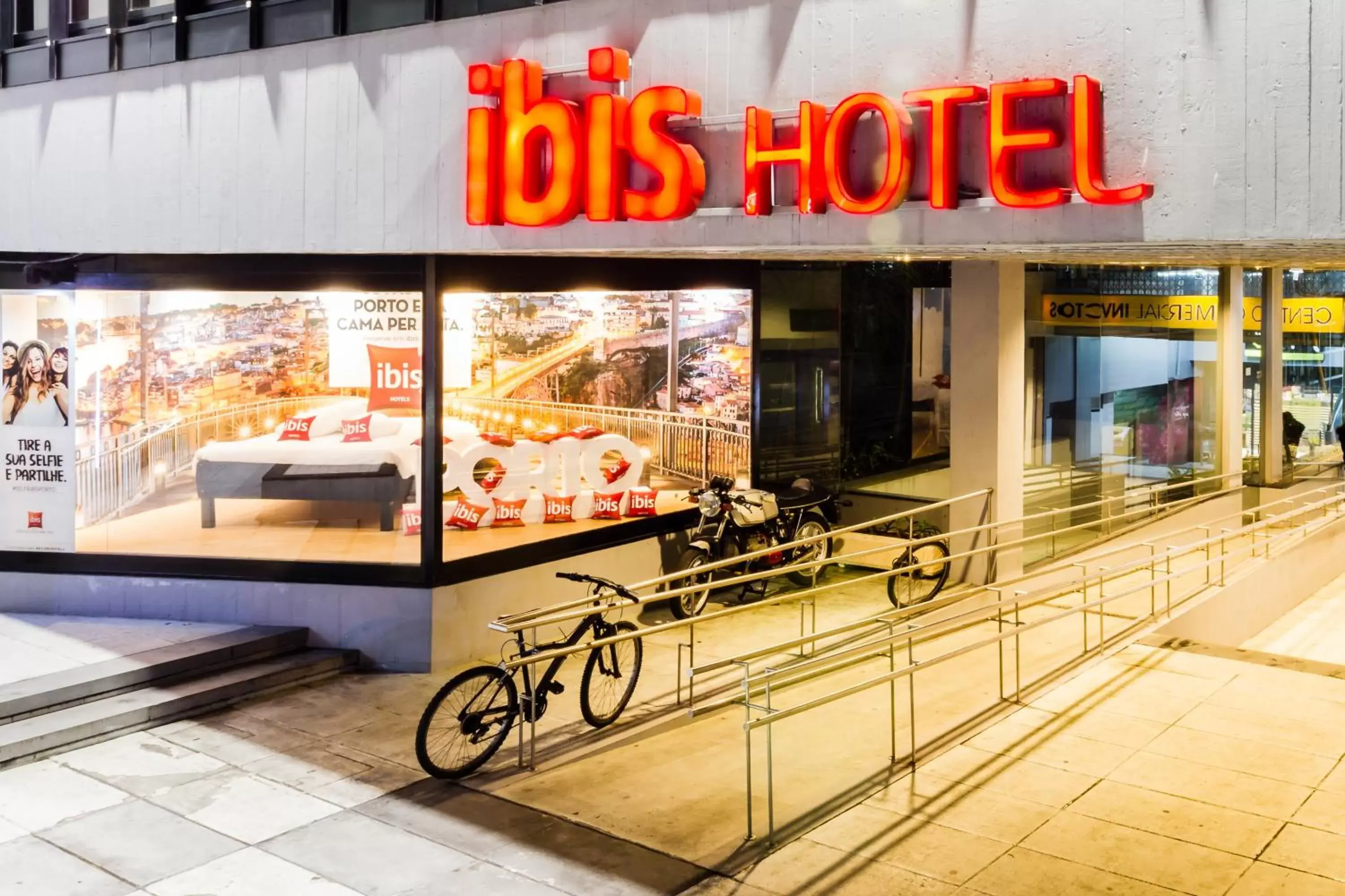 Facade/entrance in ibis Porto Centro São Bento