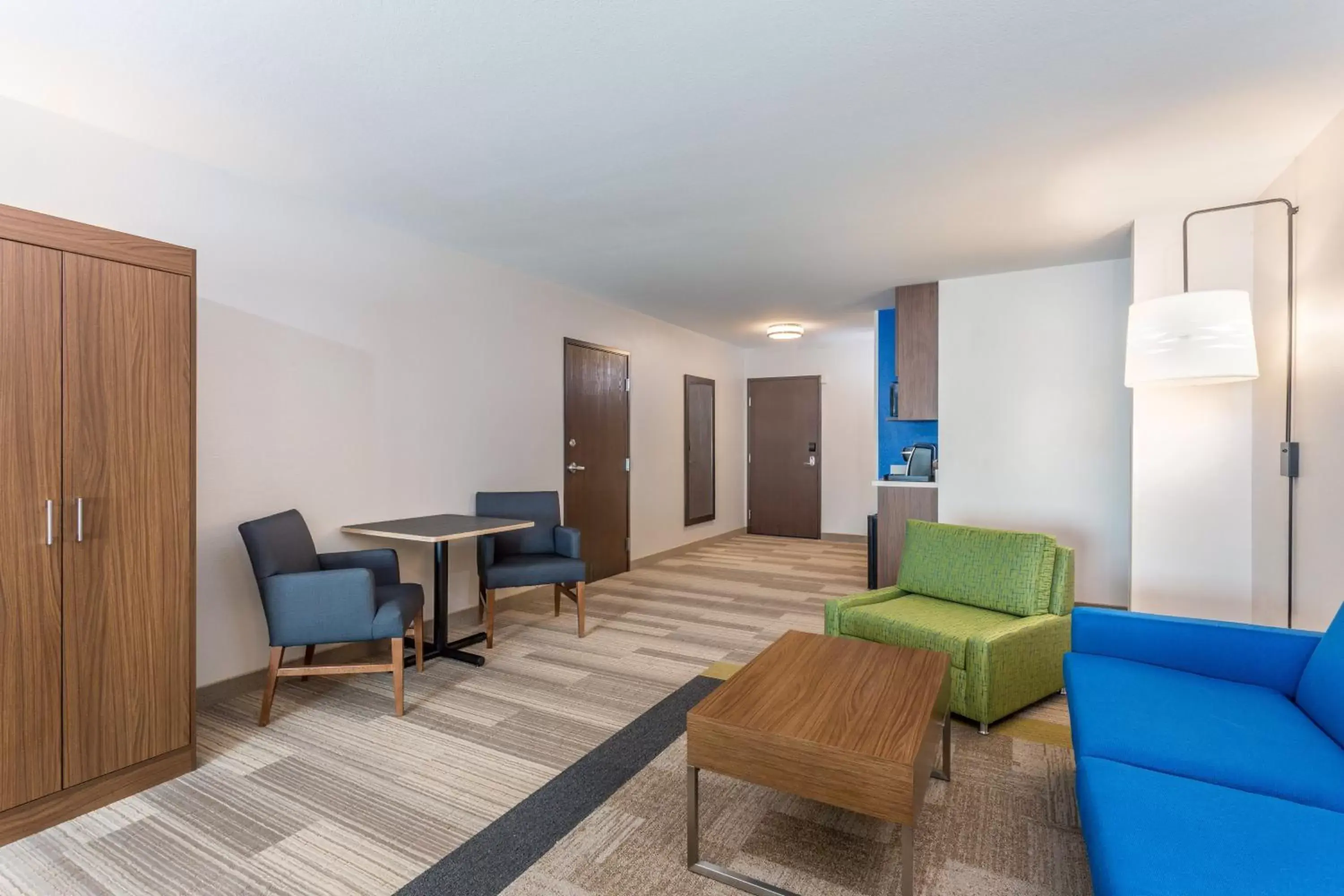 Photo of the whole room, Seating Area in Holiday Inn Express Hotel & Suites Eau Claire North, an IHG Hotel