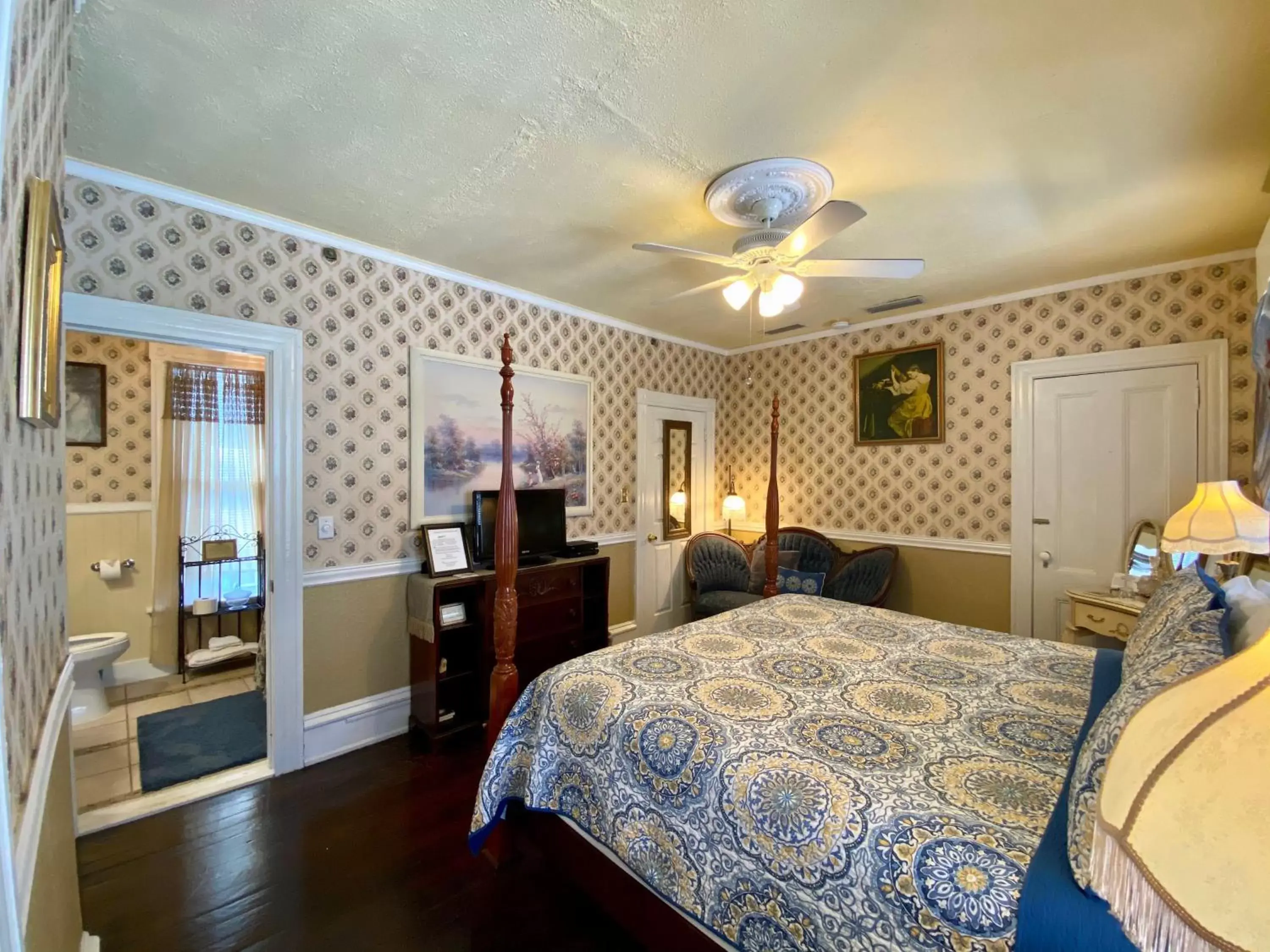 Bathroom, Room Photo in Penny Farthing Inn