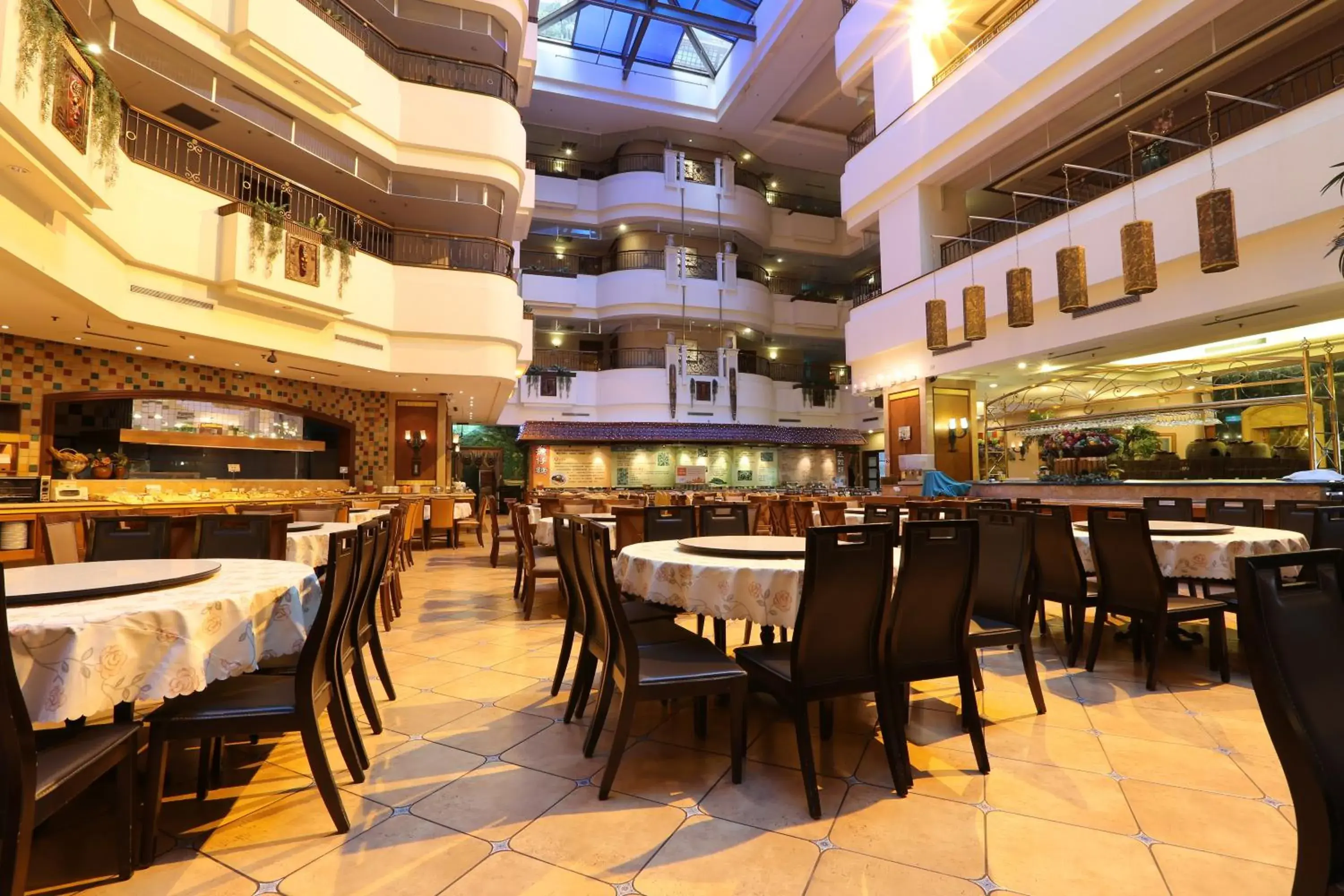 Restaurant/Places to Eat in Wei-Yat Grand Hotel