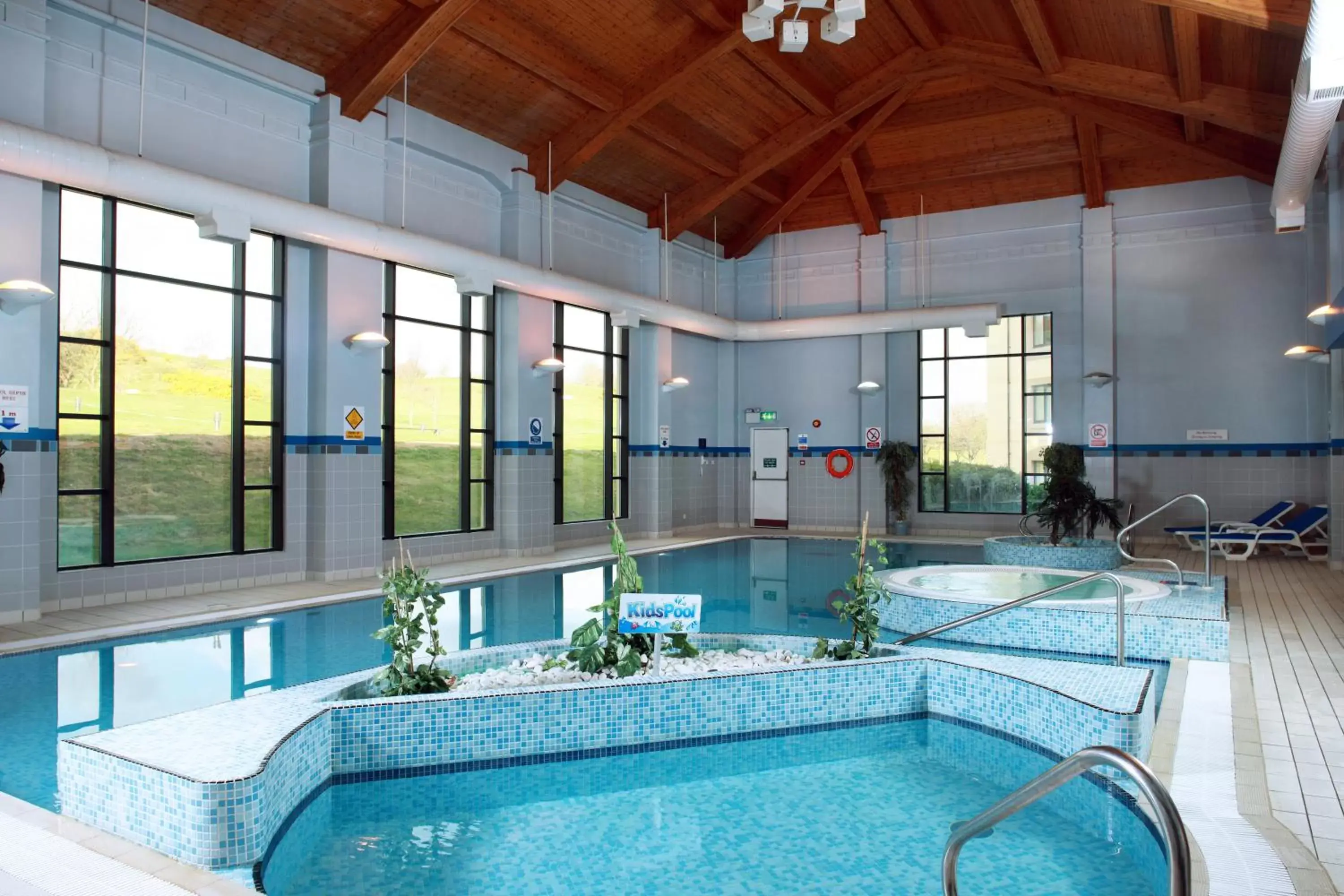 Swimming Pool in Roe Park Resort