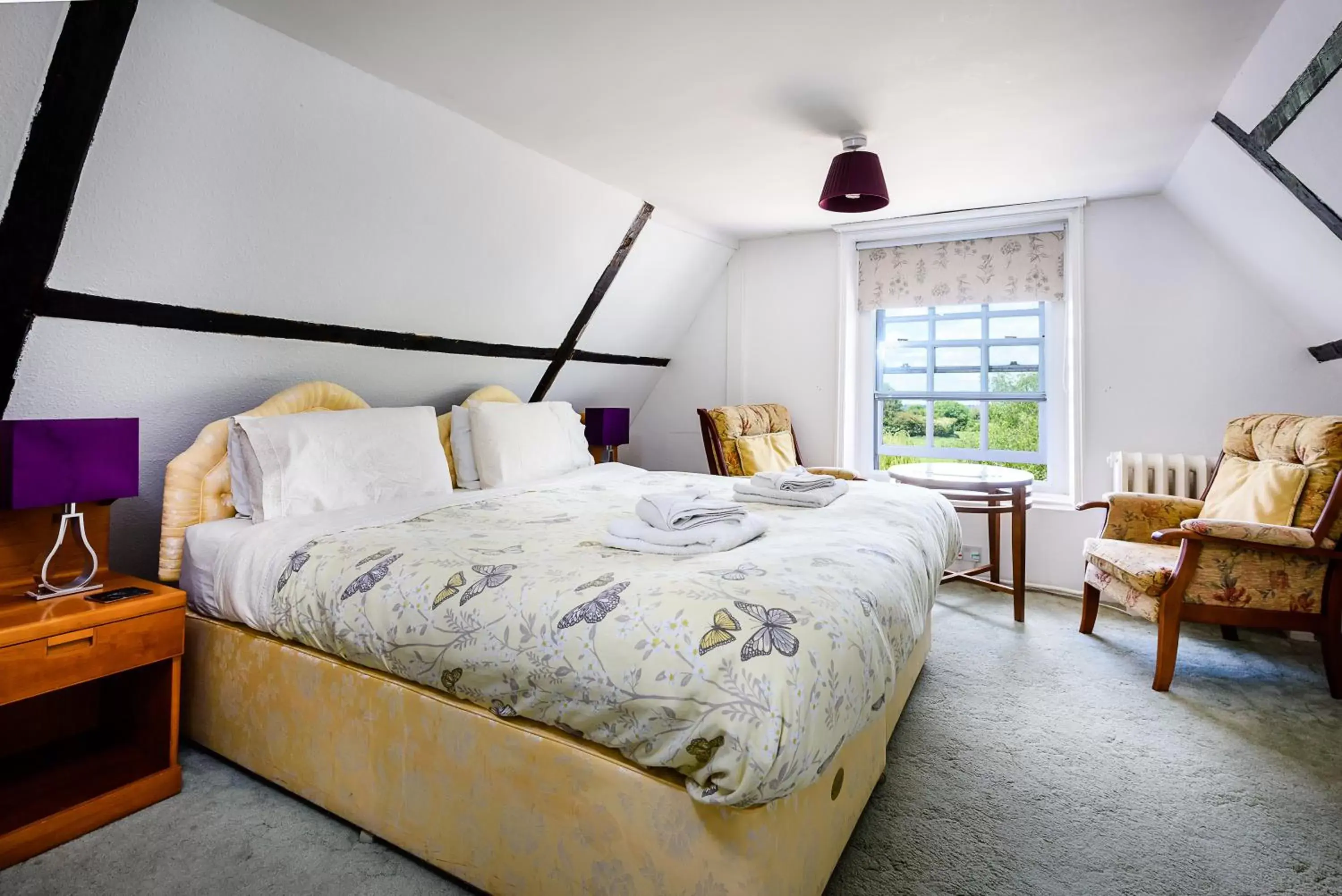 Photo of the whole room, Bed in Mangreen Country House