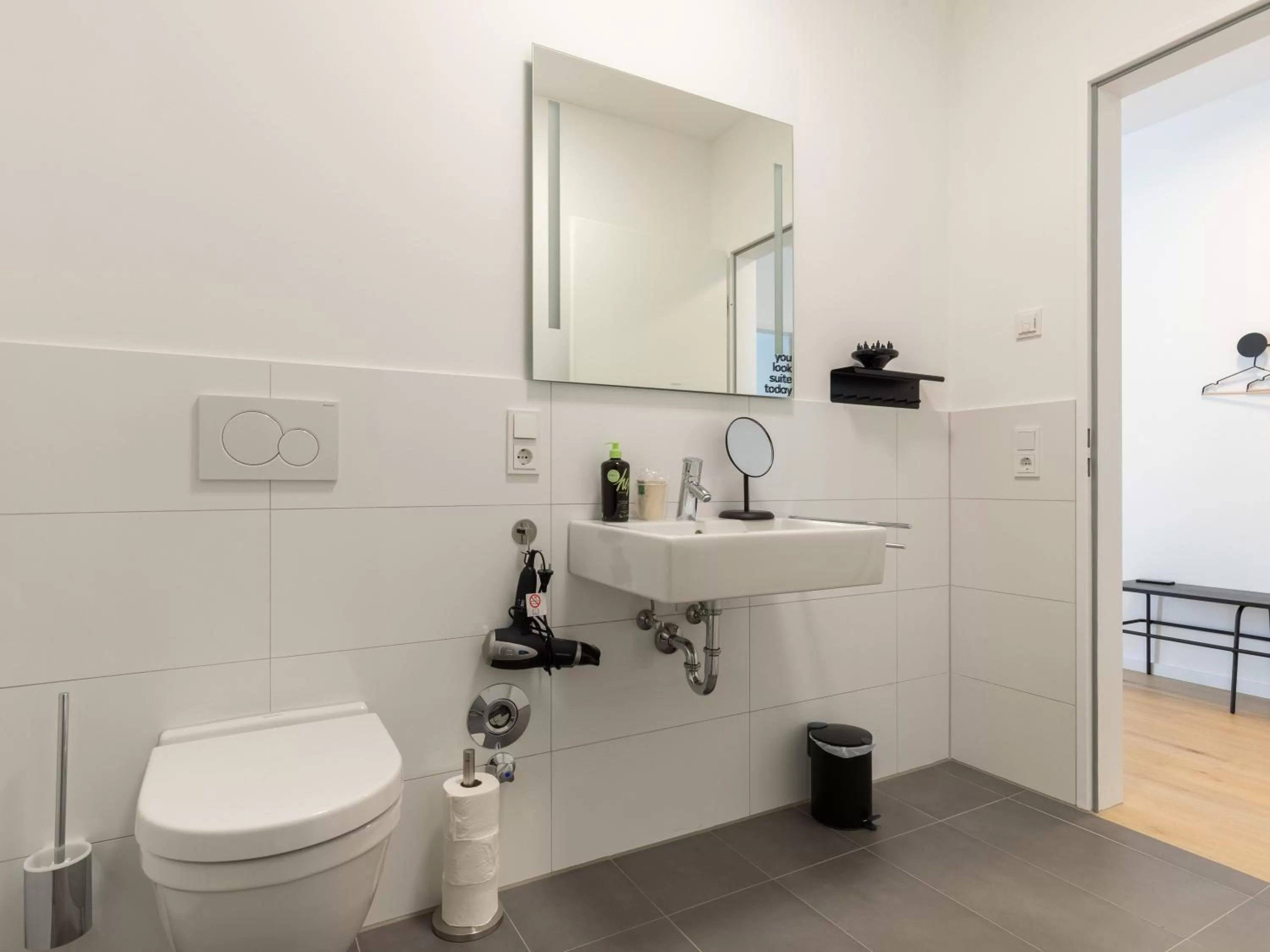 Shower in Limehome Gütersloh Eickhoffstraße