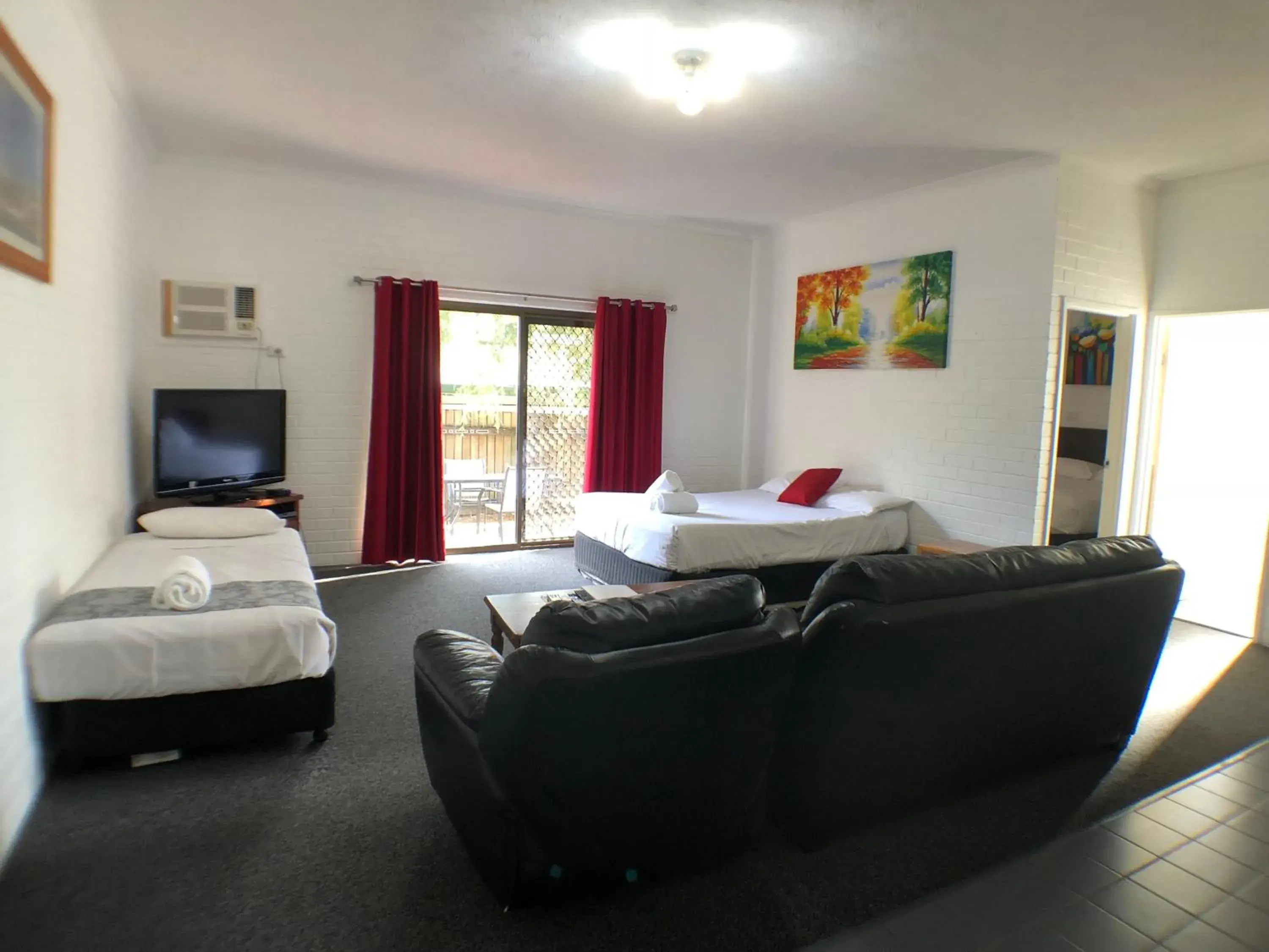 Bed in Allan Cunningham Motel Bed in Allan Cunningham Motel