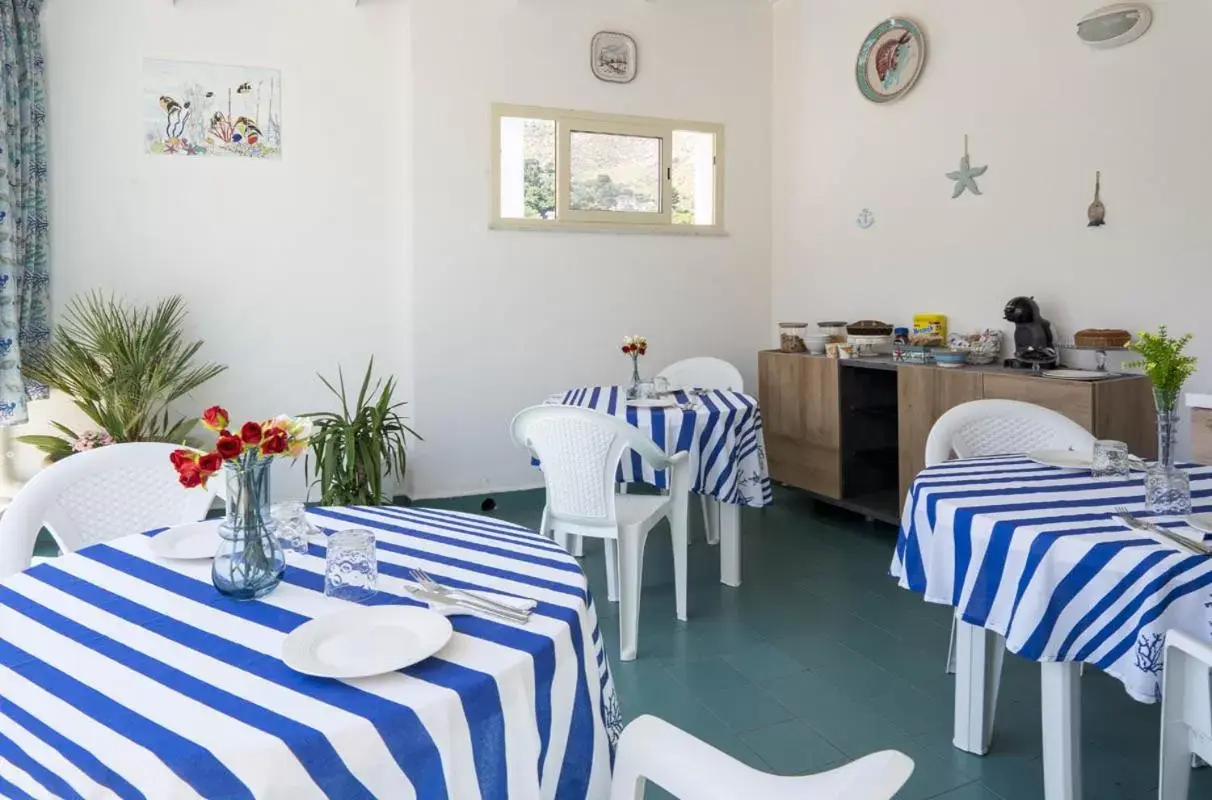 Breakfast, Restaurant/Places to Eat in B&B Una Terrazza sul Golfo di Sferracavallo