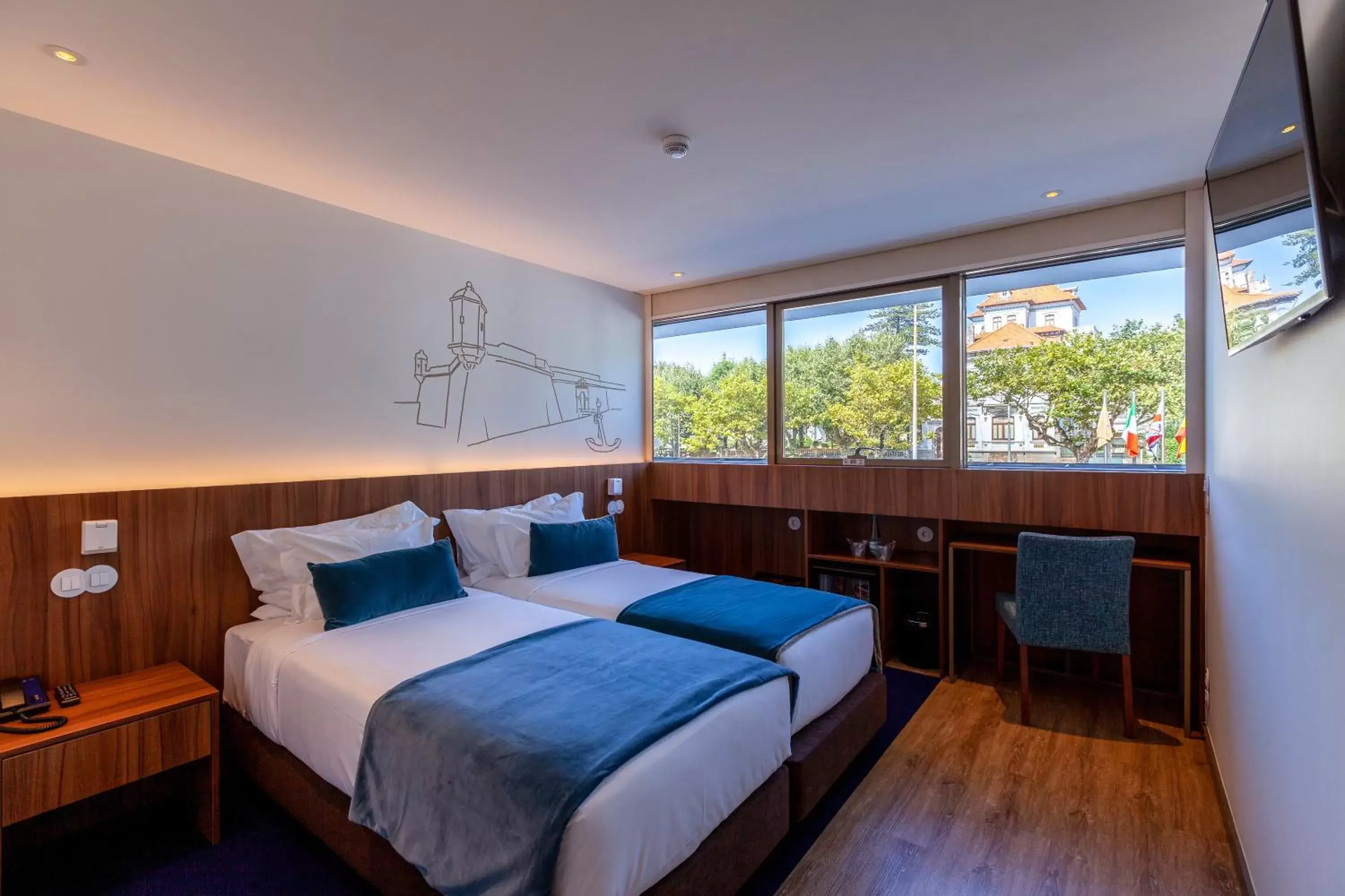 Photo of the whole room, Bed in Sea Porto Hotel