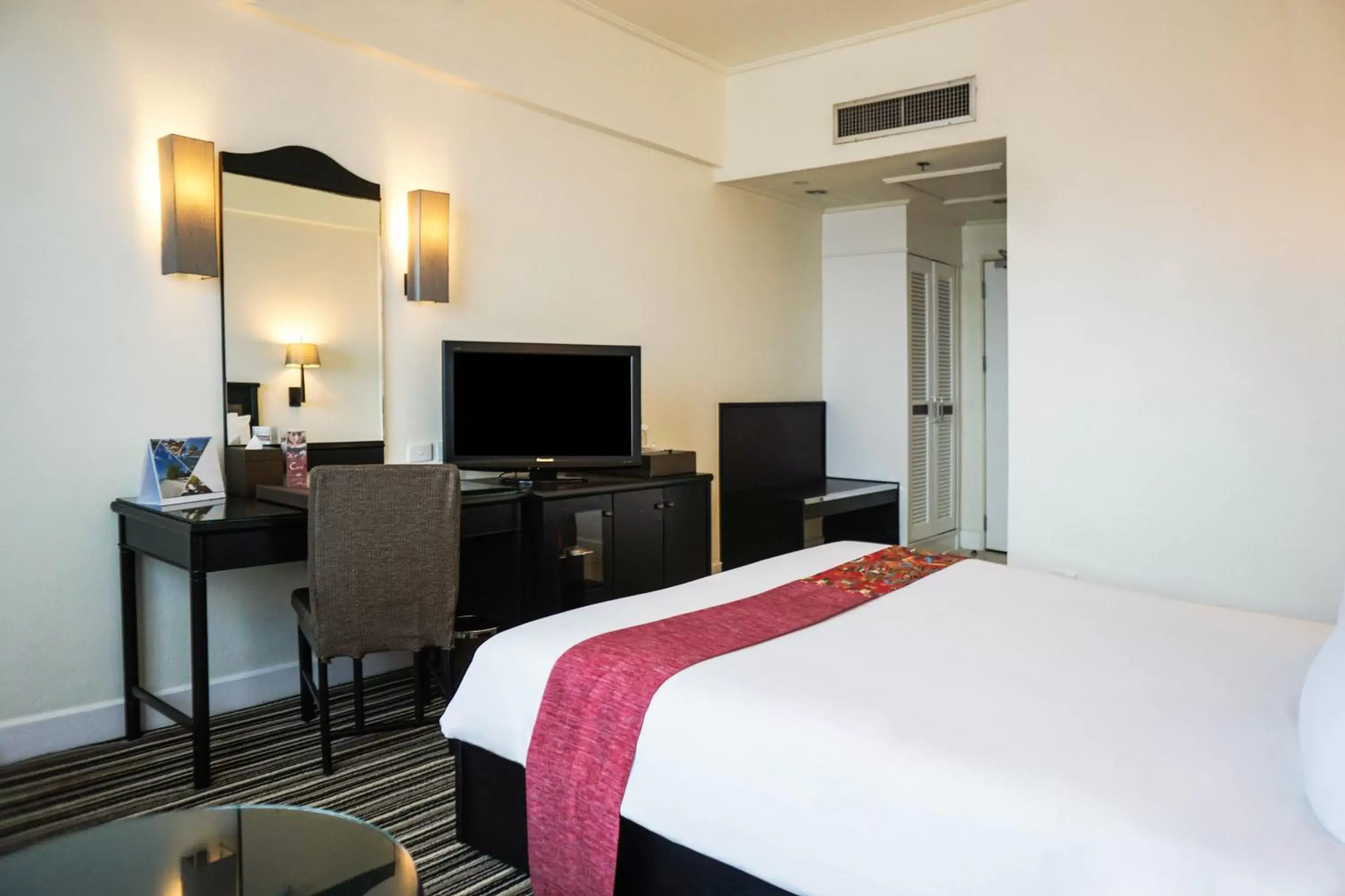 Bedroom, Bed in Centara Hotel Hat Yai