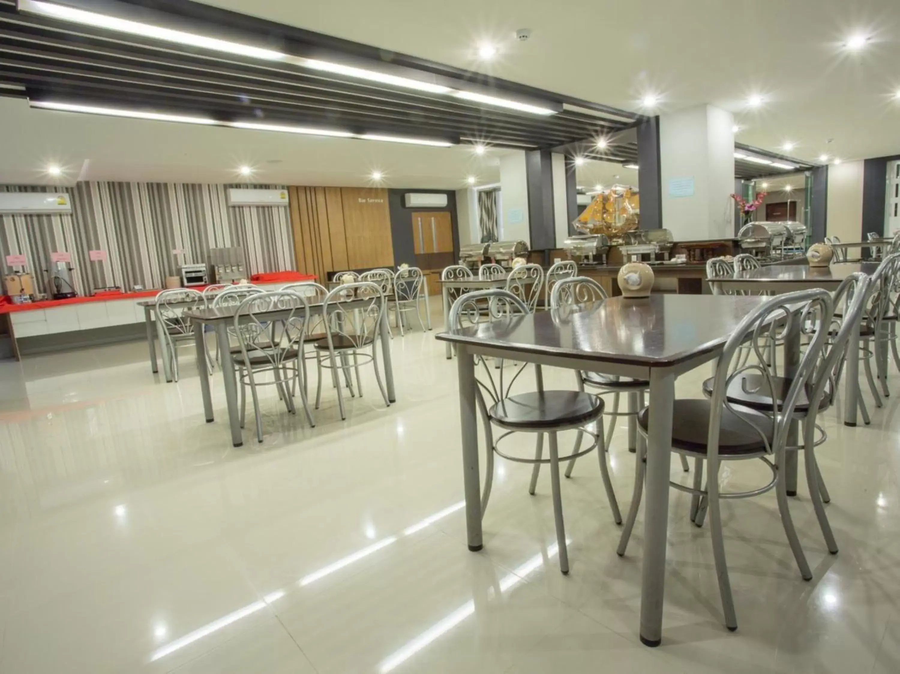 Restaurant/Places to Eat in Pangviman Place Resotel SHA Plus