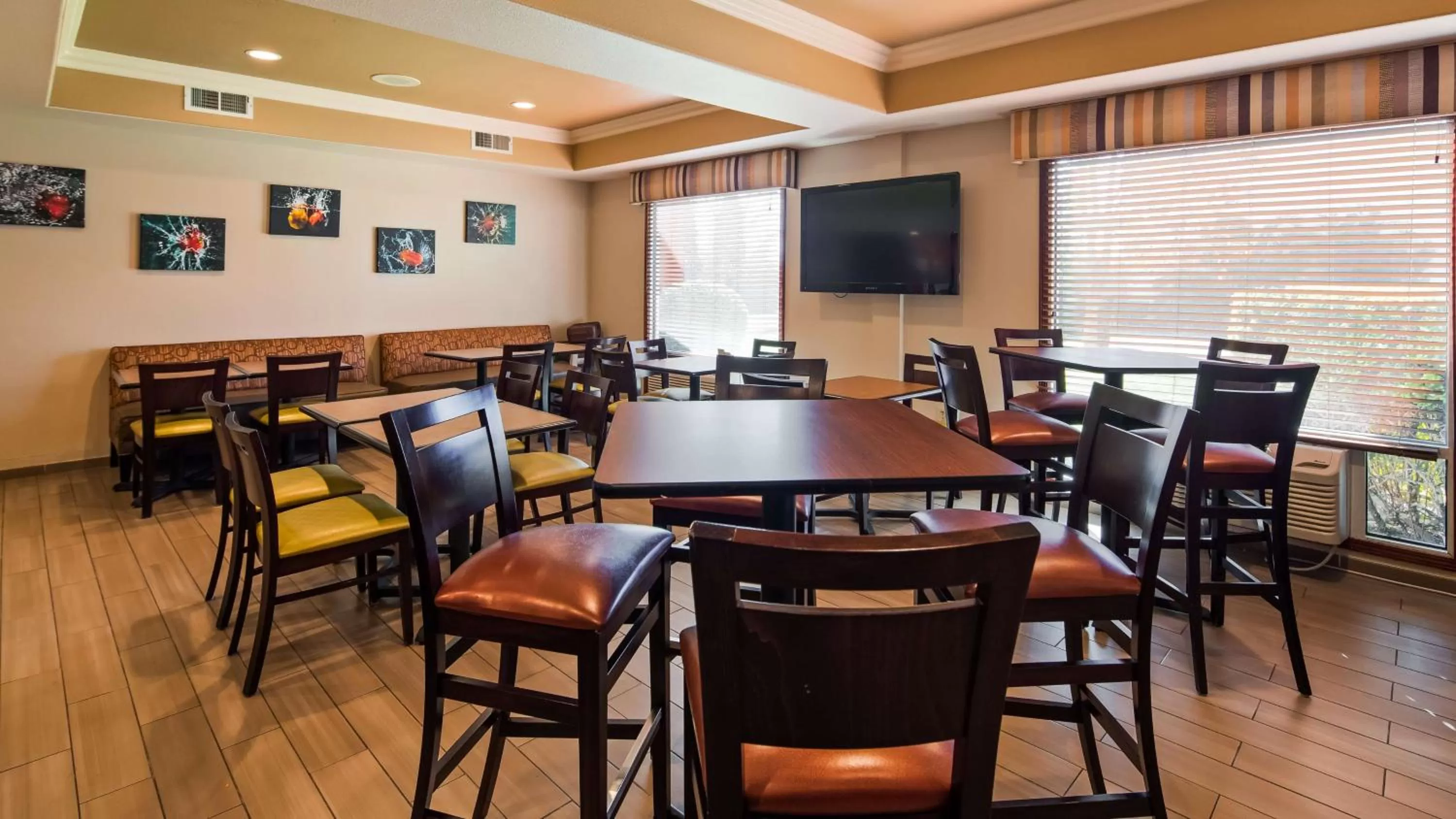 Restaurant/Places to Eat in Best Western Airport Inn & Suites Oakland