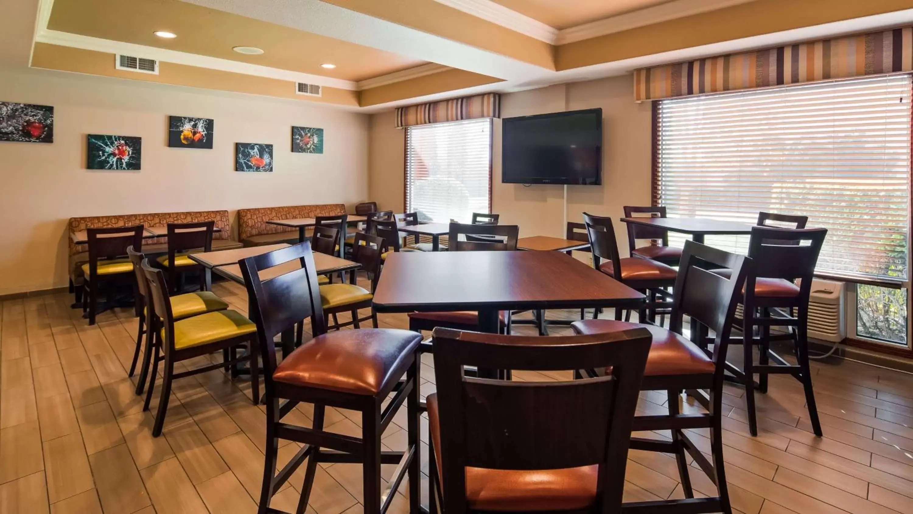 Restaurant/Places to Eat in Best Western Airport Inn & Suites Oakland