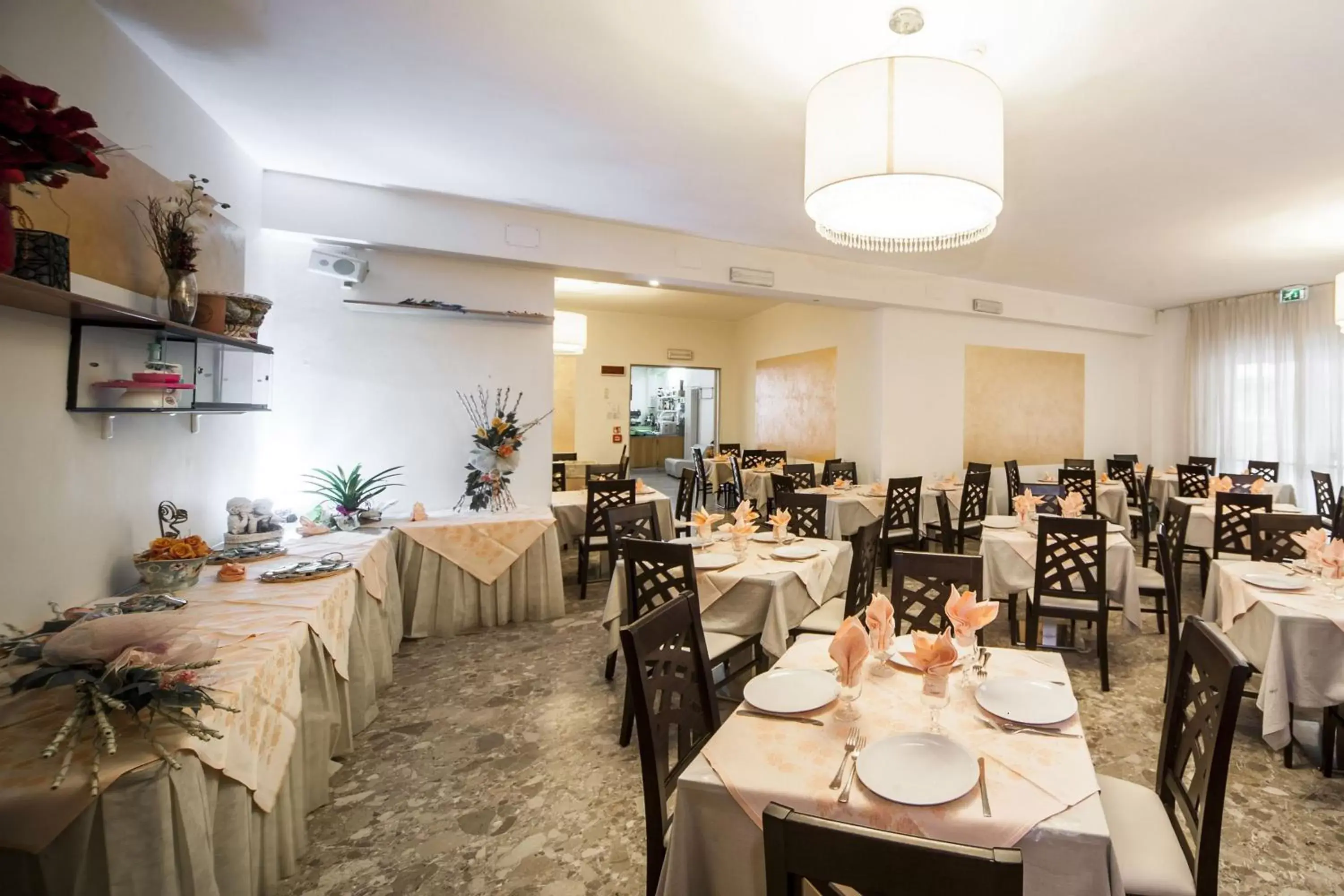 Restaurant/Places to Eat in Hotel Marilonda