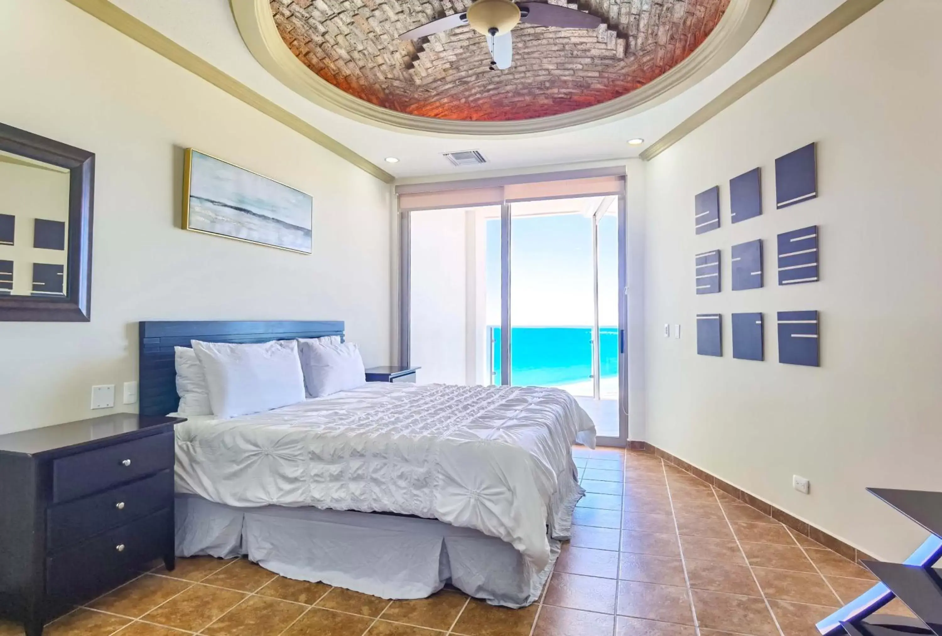 Bedroom, Bed in Esmeralda Beach Resort