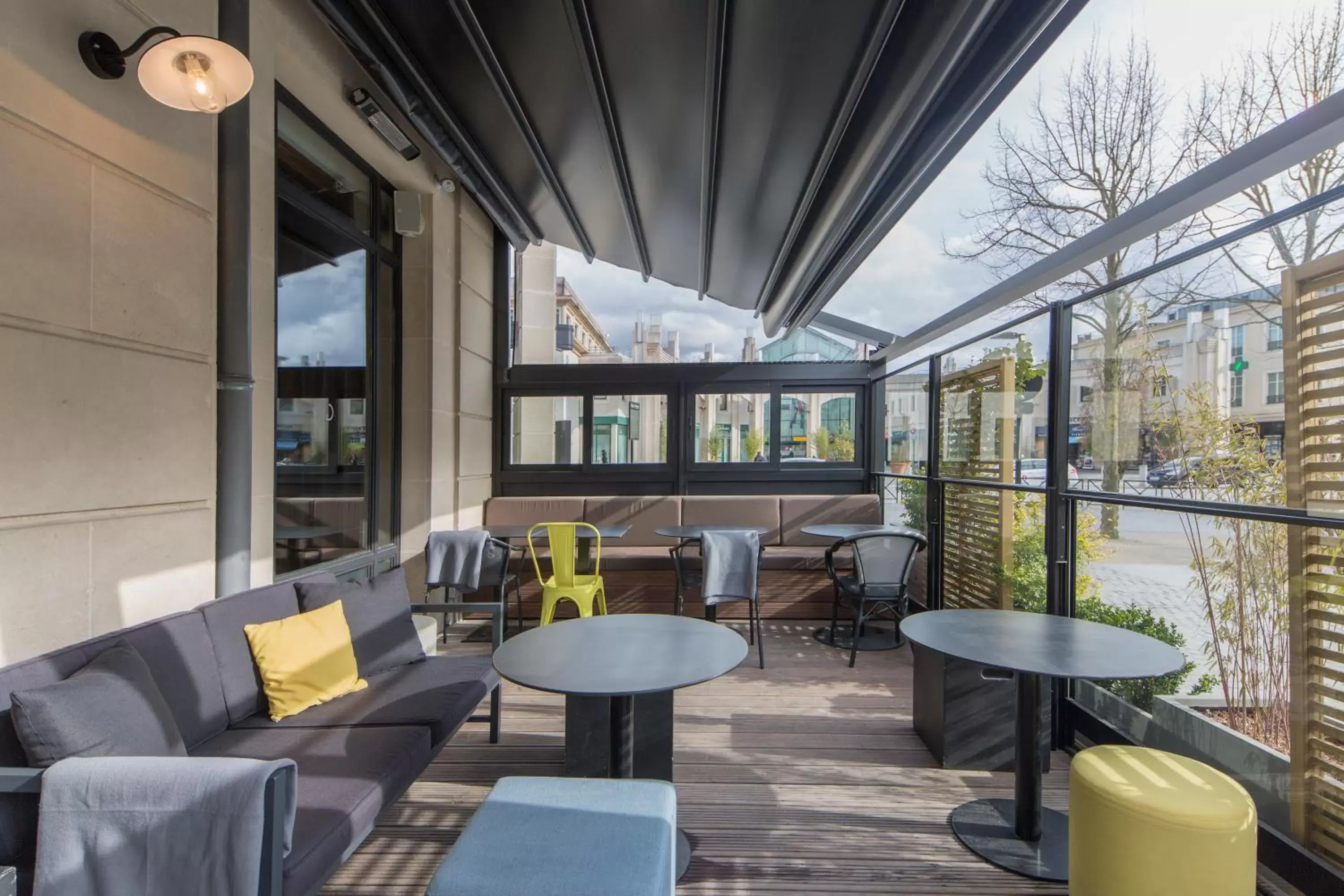 Balcony/Terrace, Lounge/Bar in L'Elysée Val d'Europe