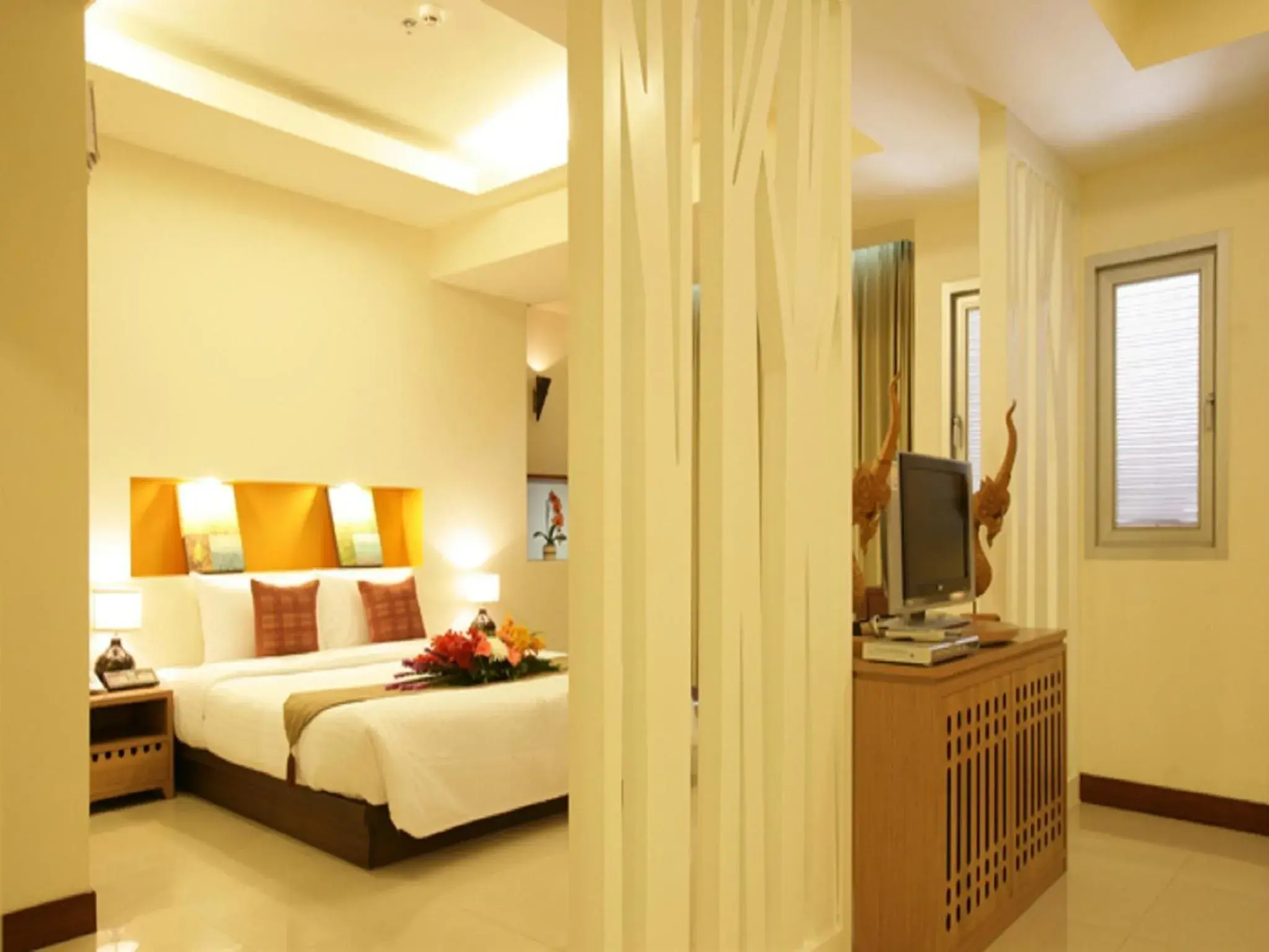 Bed in Maninarakorn Hotel