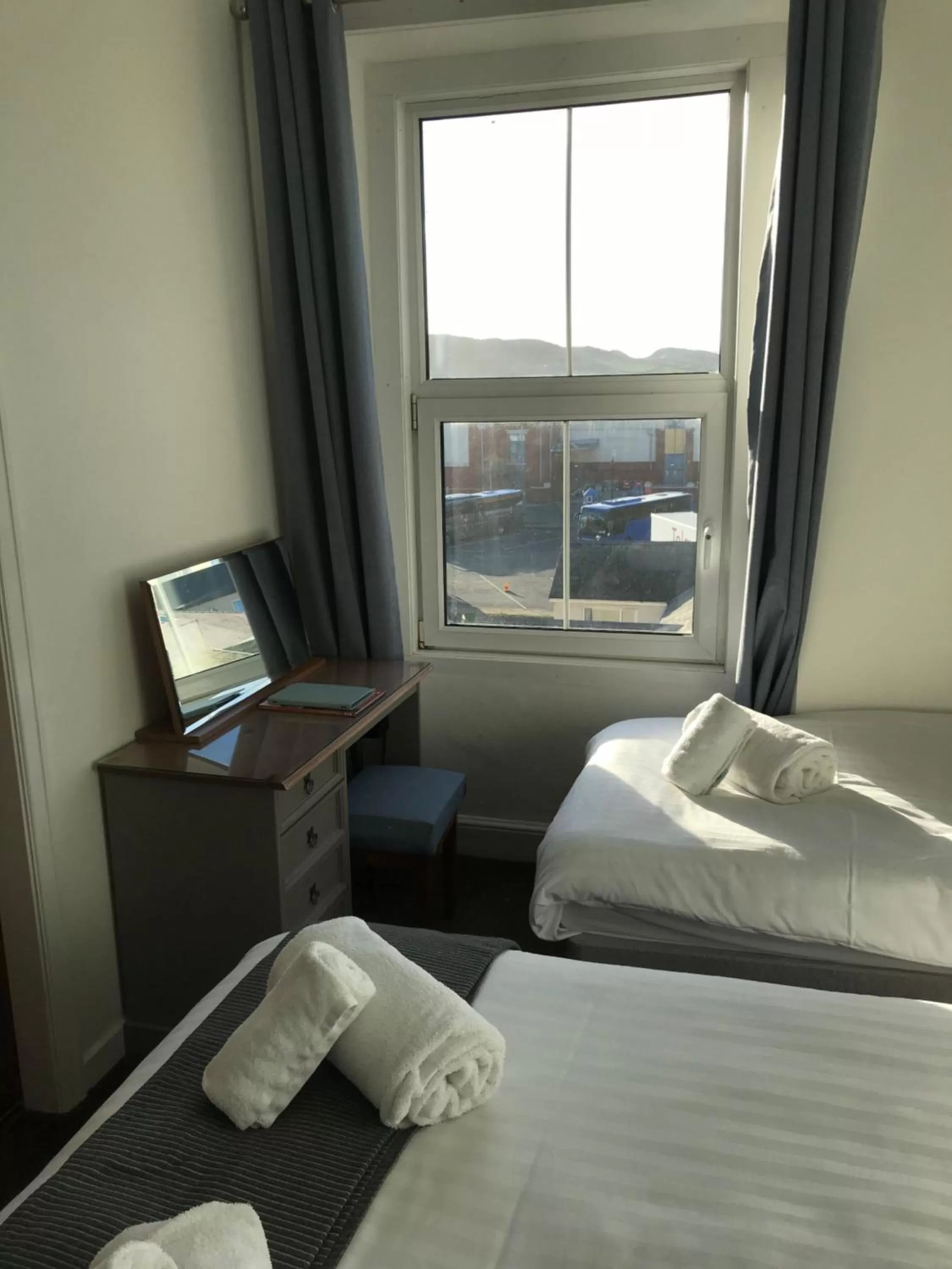Bedroom, Bed in The Oasis Hotel