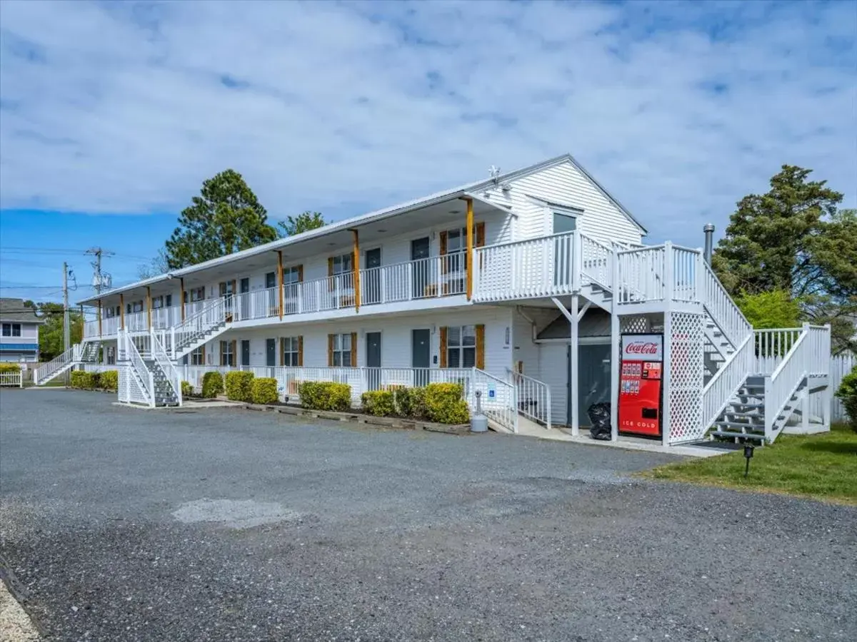 Property Building in Beach Bum West-O Motel