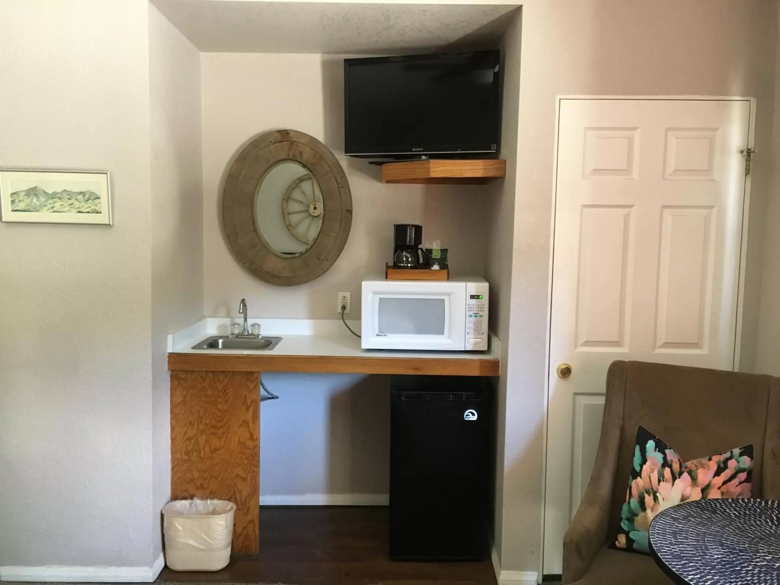 TV and multimedia, TV/Entertainment Center in The Canyon Motel & RV Park