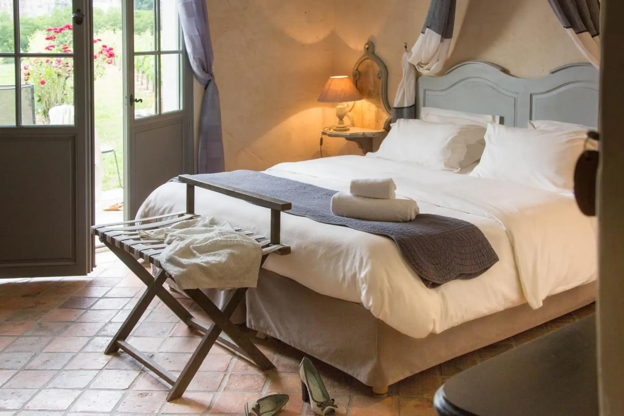 Bed in Hôtel-Spa Le Saint Cirq
