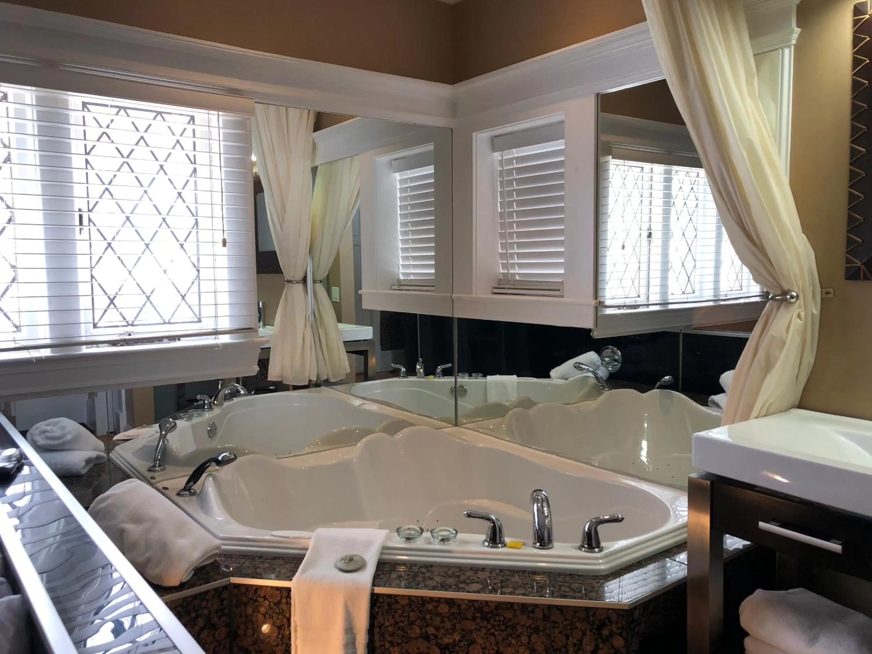 Bath in Leaside Manor