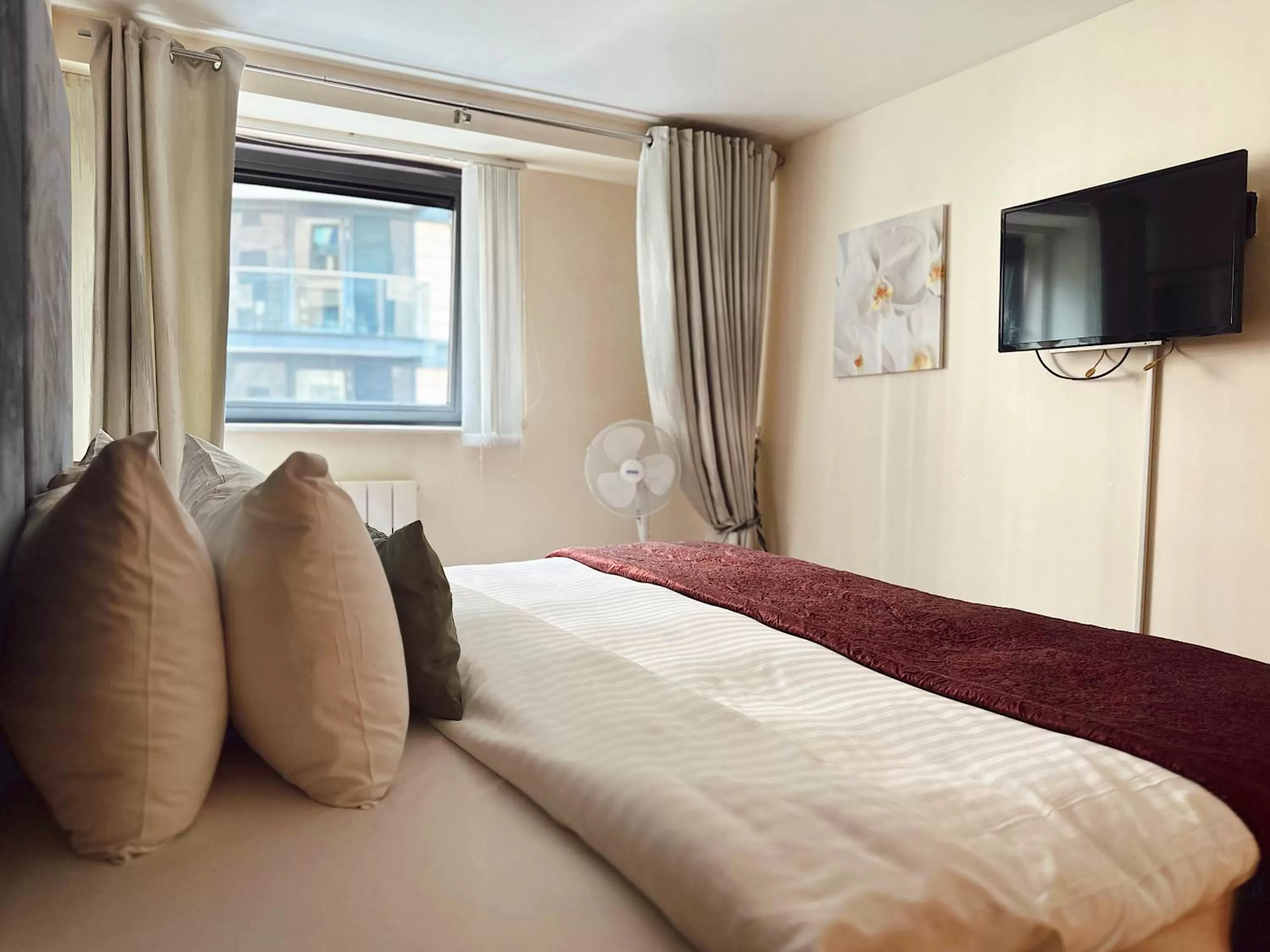 Bed in Canary Wharf - Luxury Apartments