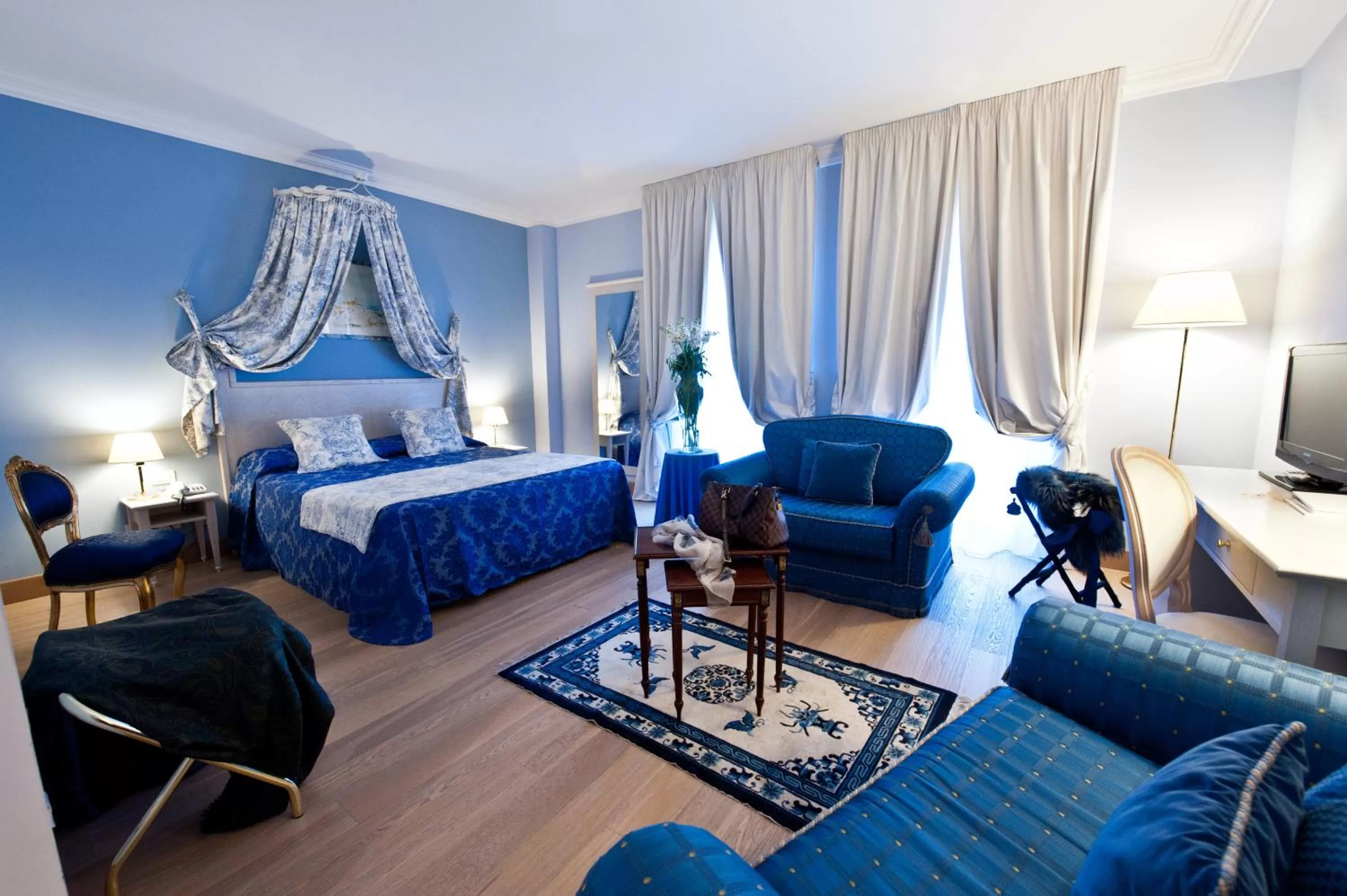 Photo of the whole room, Bed in OSTUNI PALACE - Hotel Bistrot &amp; SPA