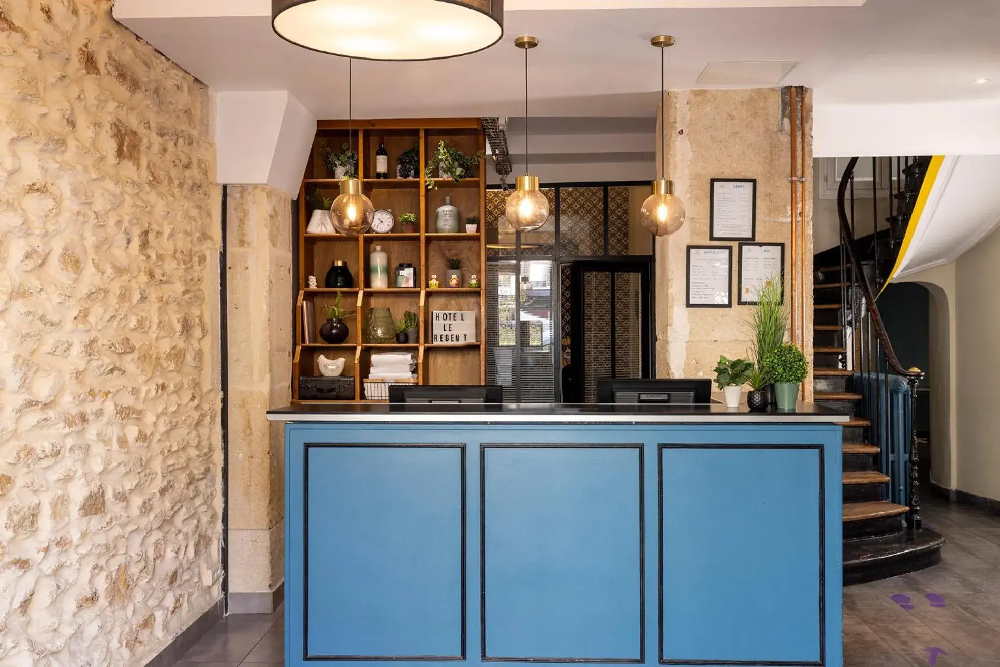 Lobby or reception in Le Regent Montmartre by Hiphophostels Lobby or reception in Le Regent Montmartre by Hiphophostels