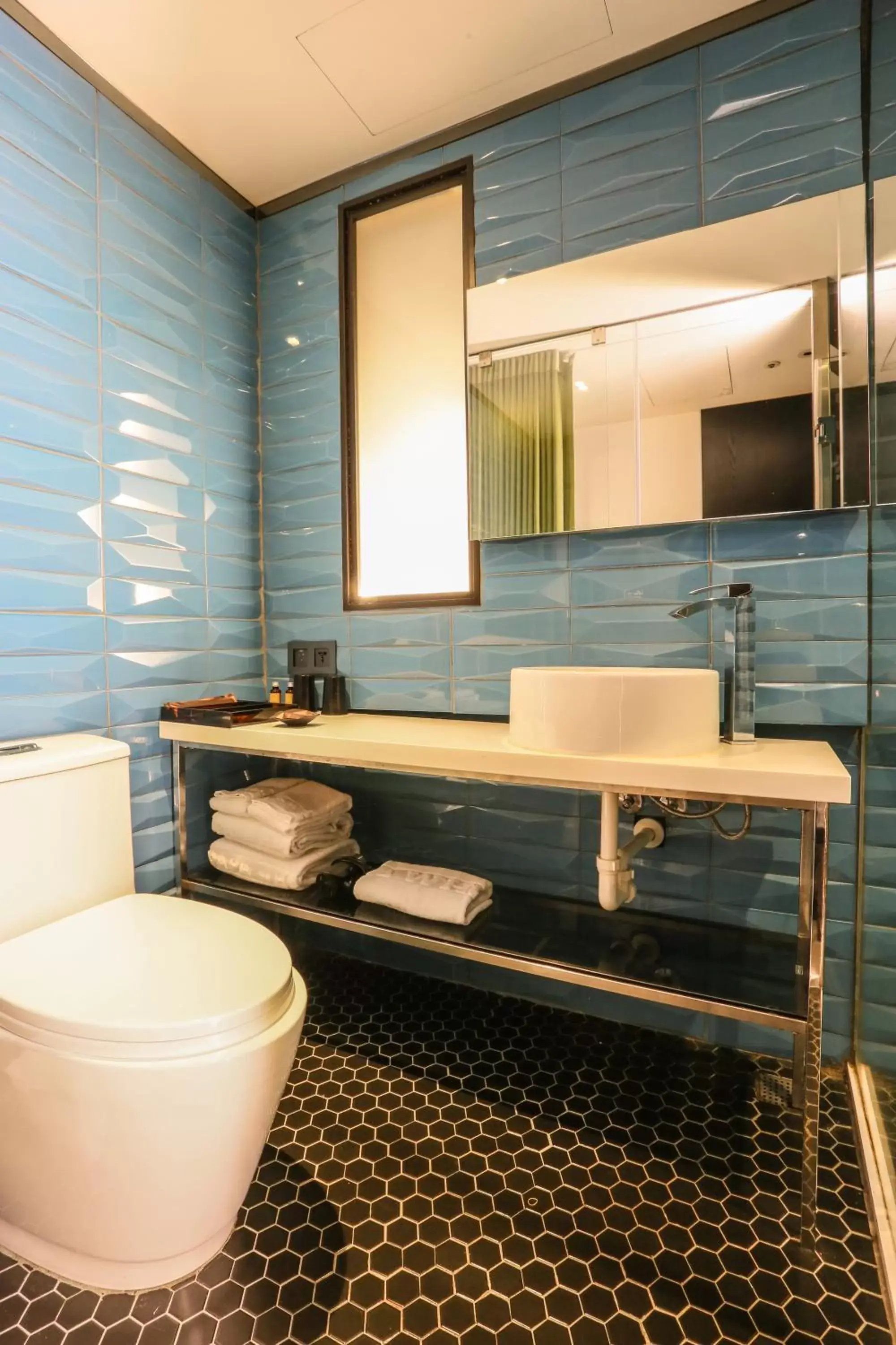 Toilet, Bathroom in Hotel PaPa Whale