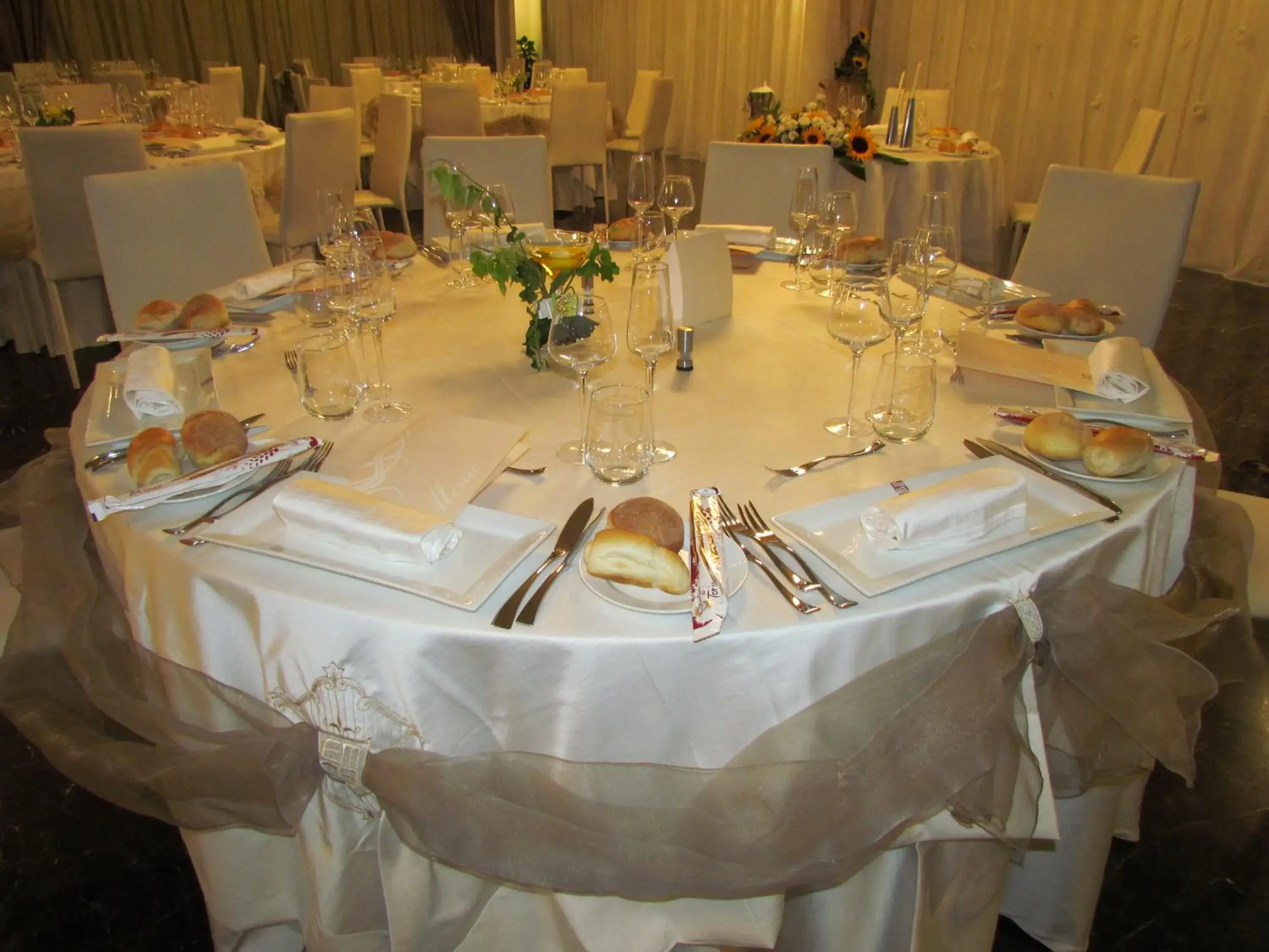 Restaurant/places to eat in Main Palace Hotel Restaurant/places to eat in Main Palace Hotel