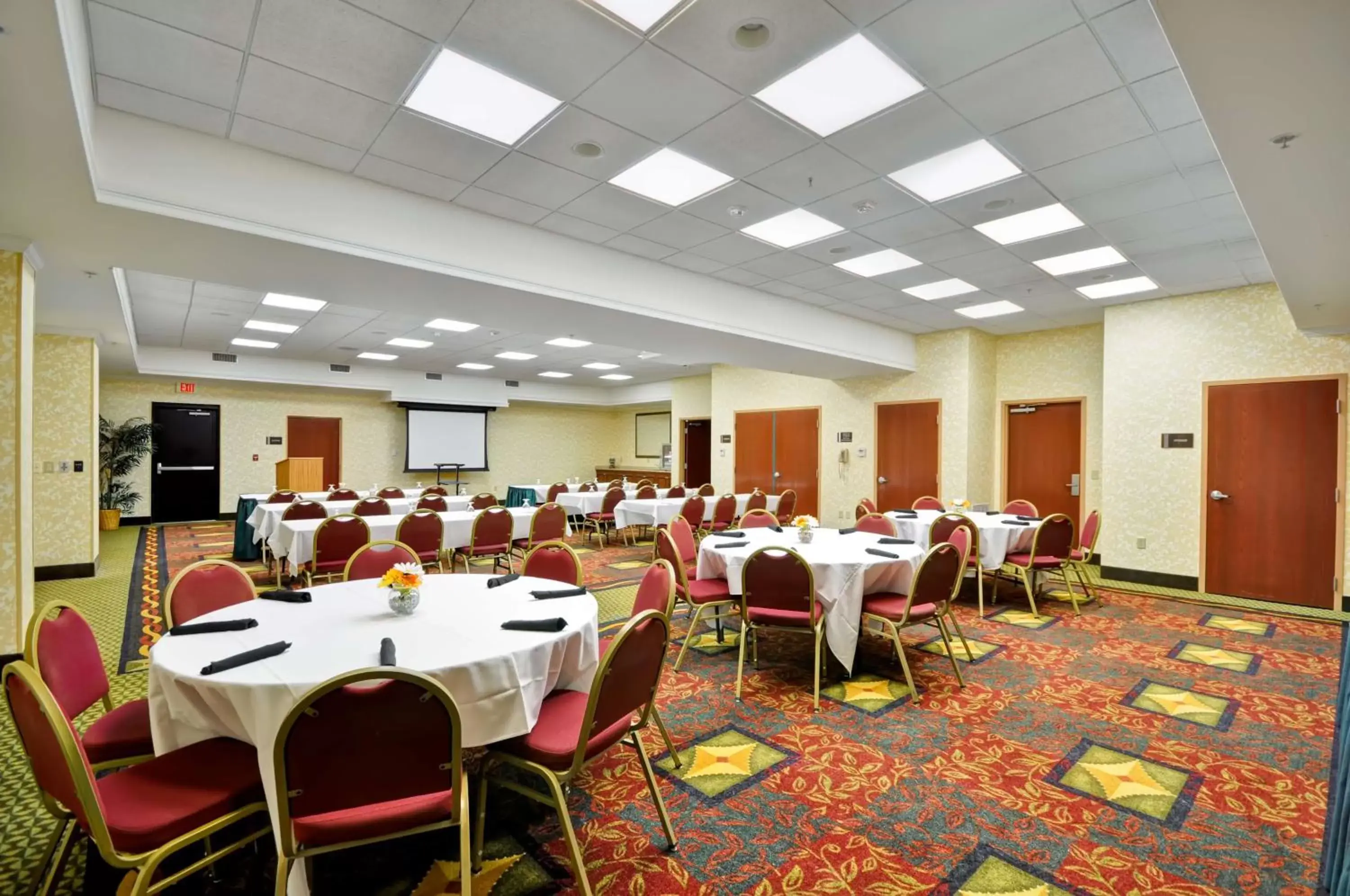 Meeting/conference room, Restaurant/Places to Eat in Hilton Garden Inn Tampa Northwest/Oldsmar