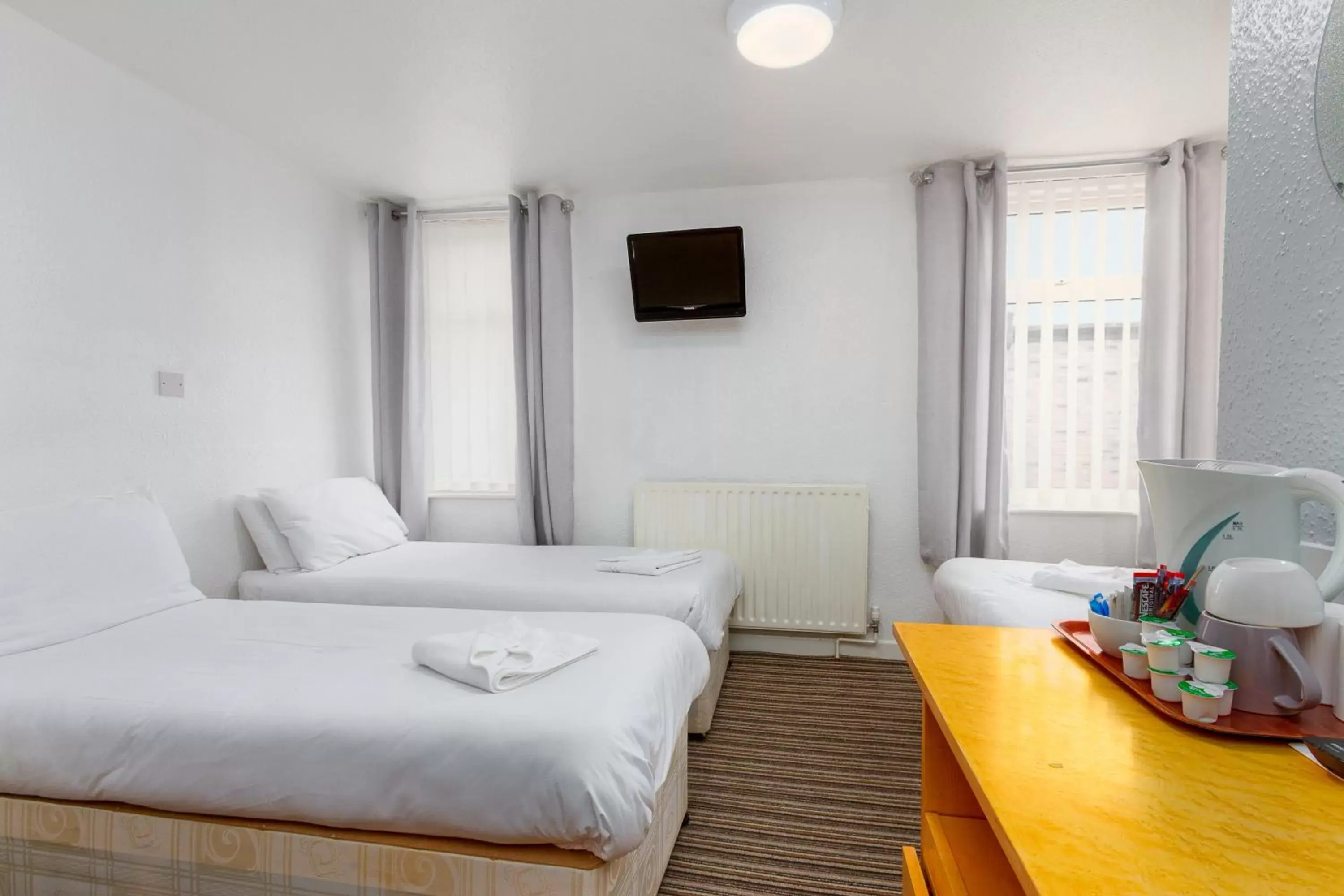 Bedroom, Bed in The Sandringham Court Hotel & Sports Bar-Groups Welcome here-High Speed Wi-Fi