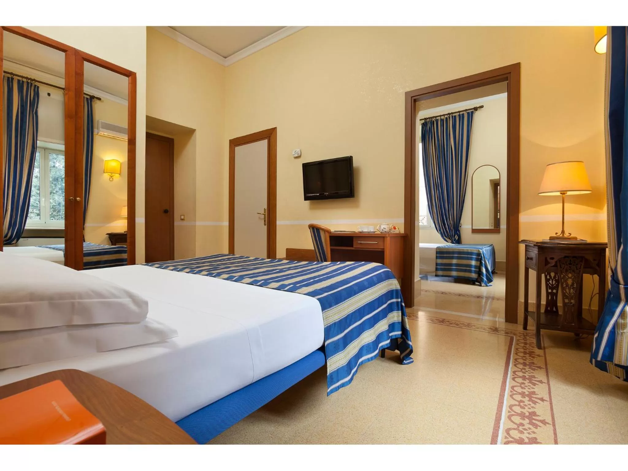 Bedroom, Bed in Hotel Kennedy