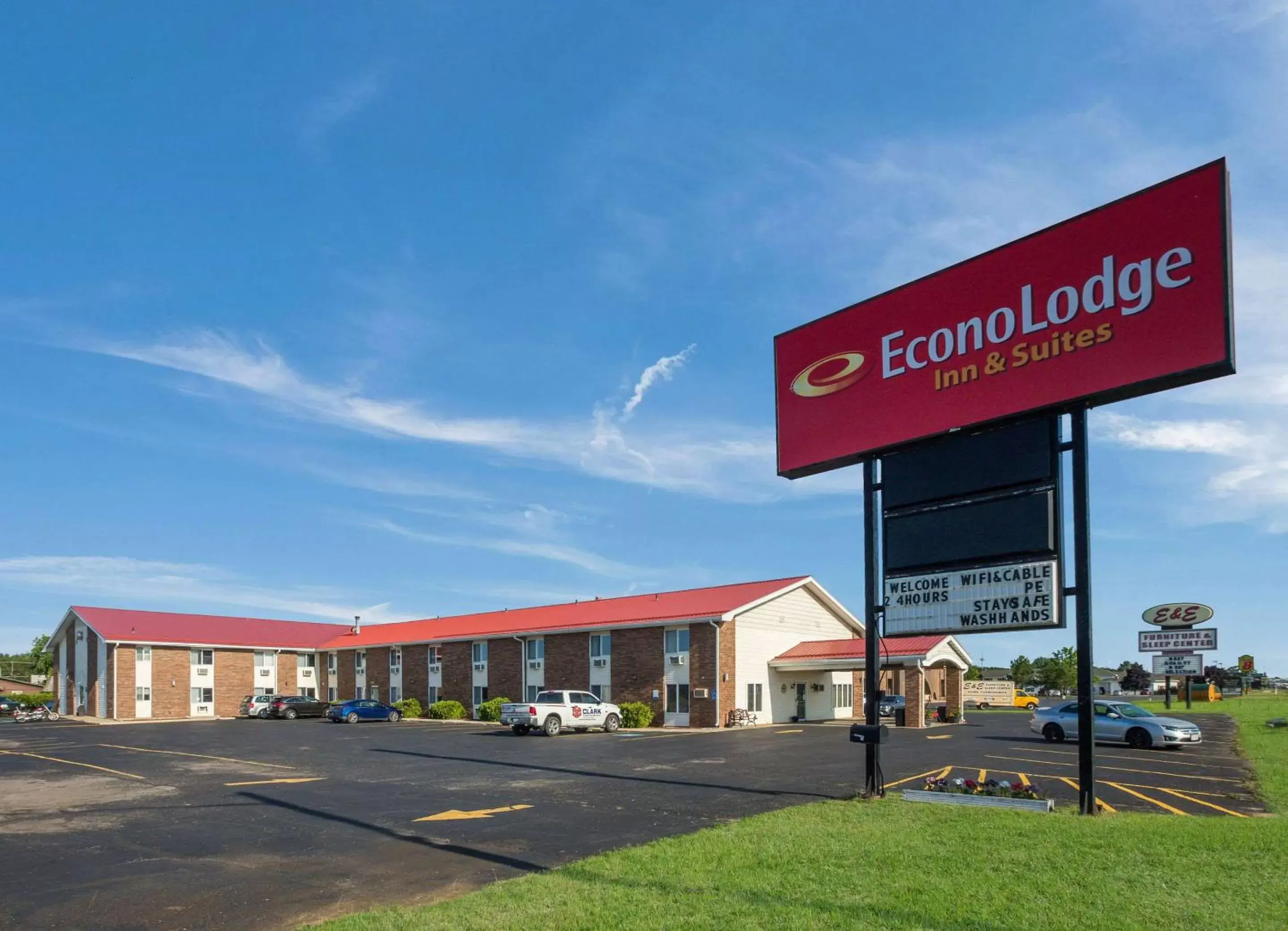 Property Building in Econo Lodge Inn & Suites