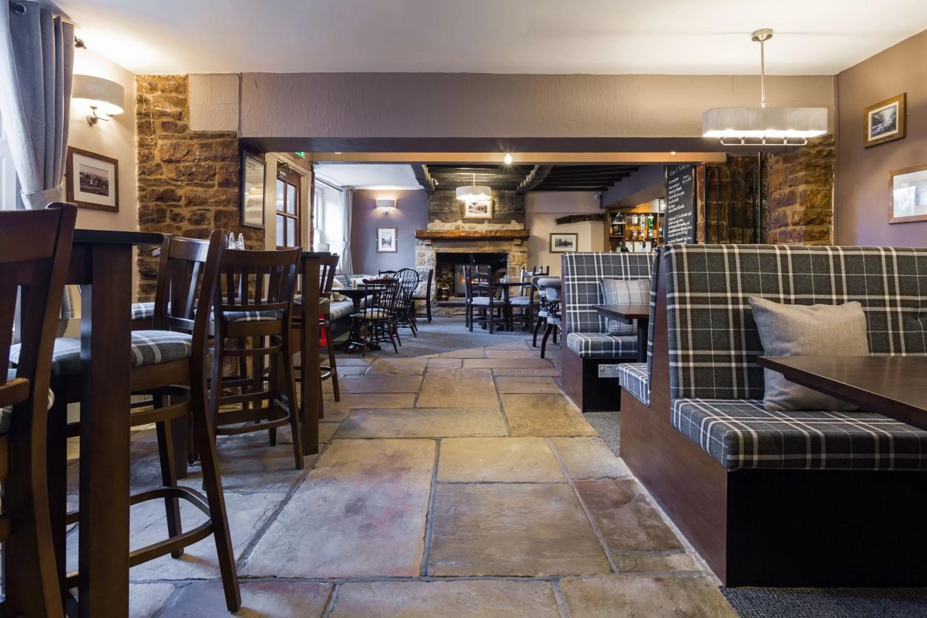 Lounge or bar, Restaurant/Places to Eat in Black Horse Hotel