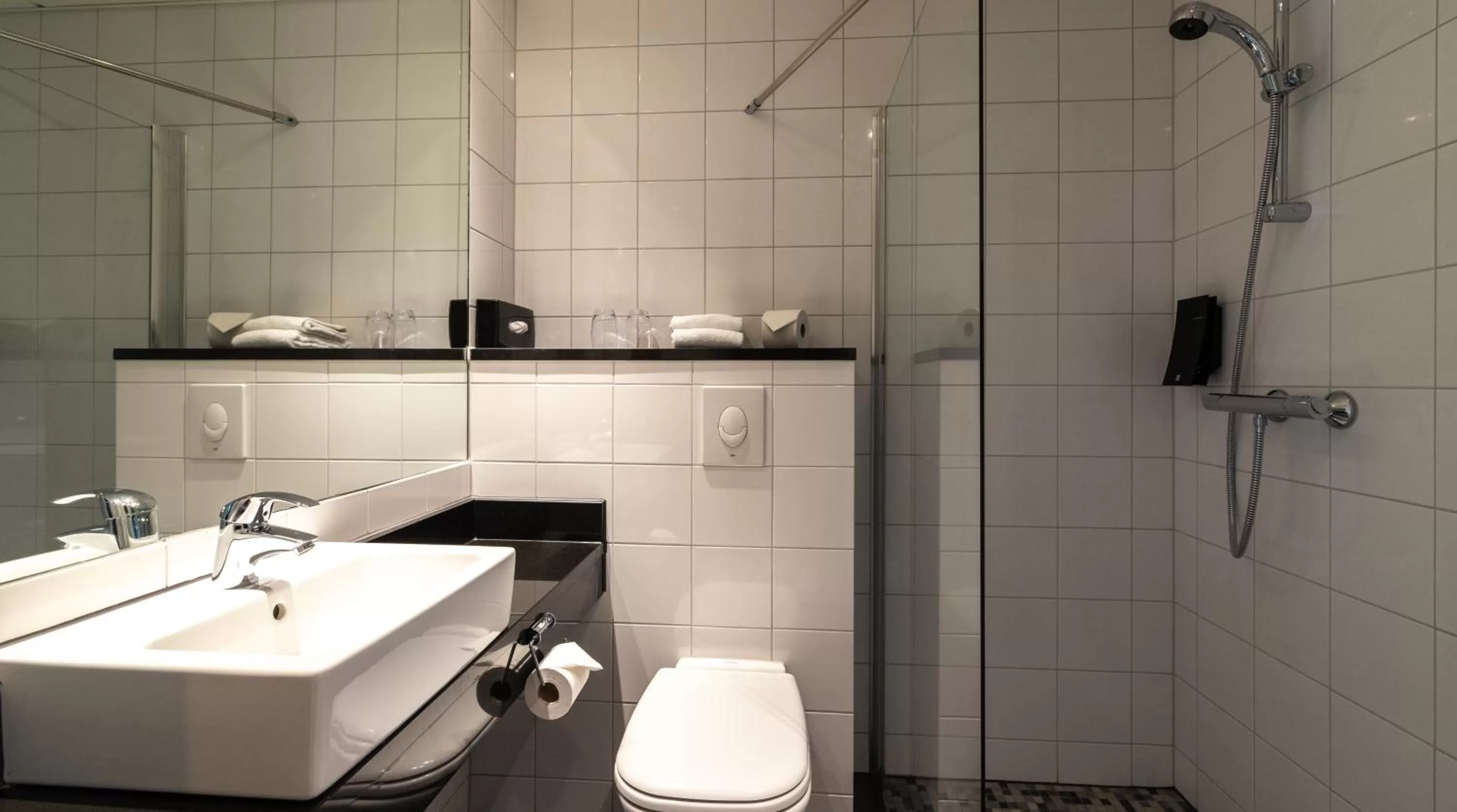 Shower in Quality Hotel Panorama