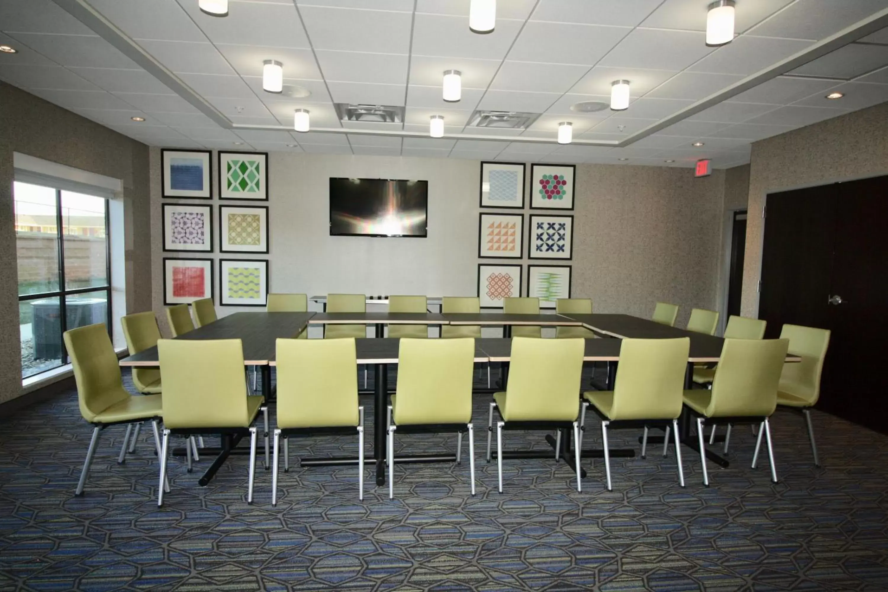 Meeting/conference room in Holiday Inn Express & Suites - Kirksville - University Area, an IHG Hotel