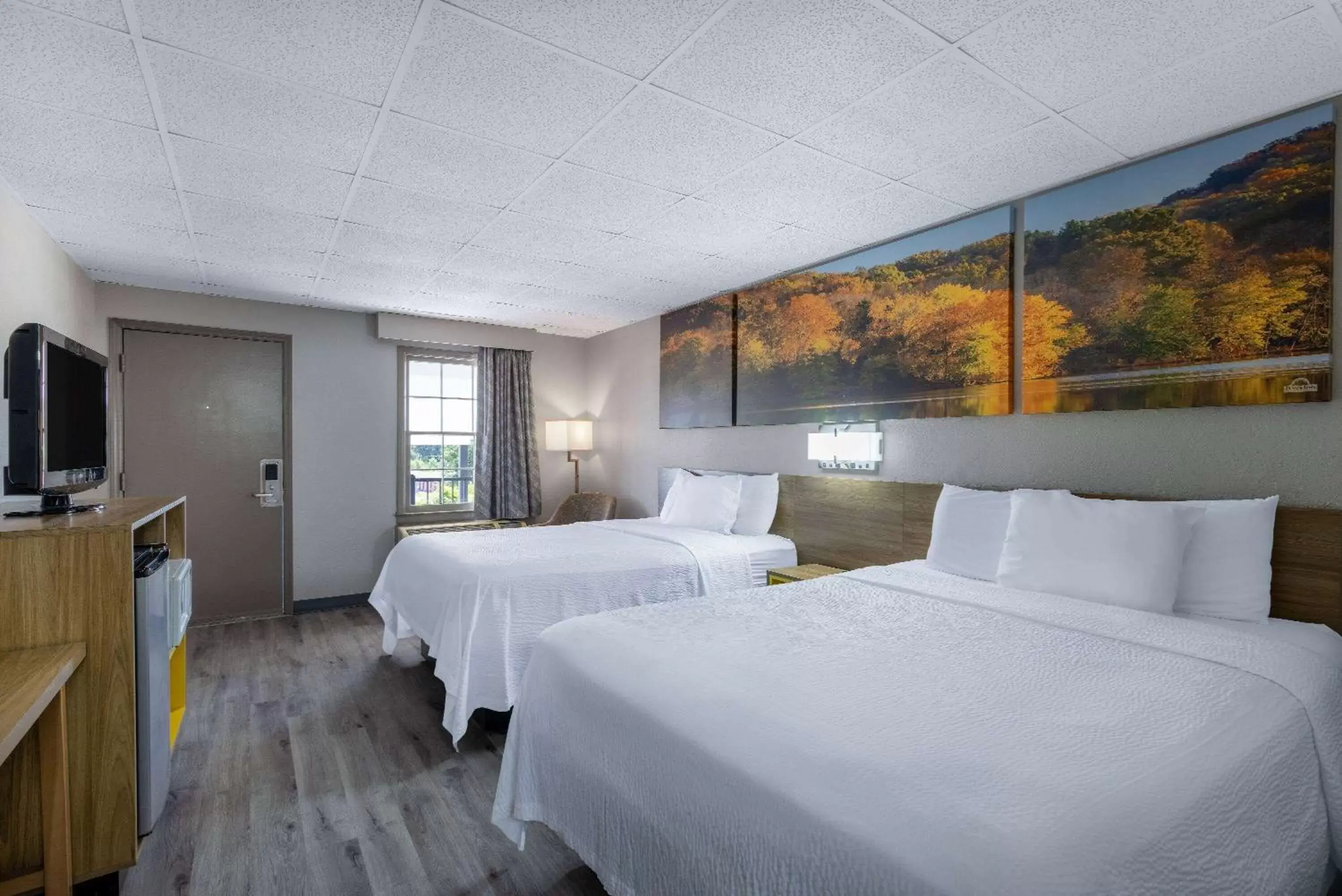 Photo of the whole room, Bed in Days Inn by Wyndham Lincolnton
