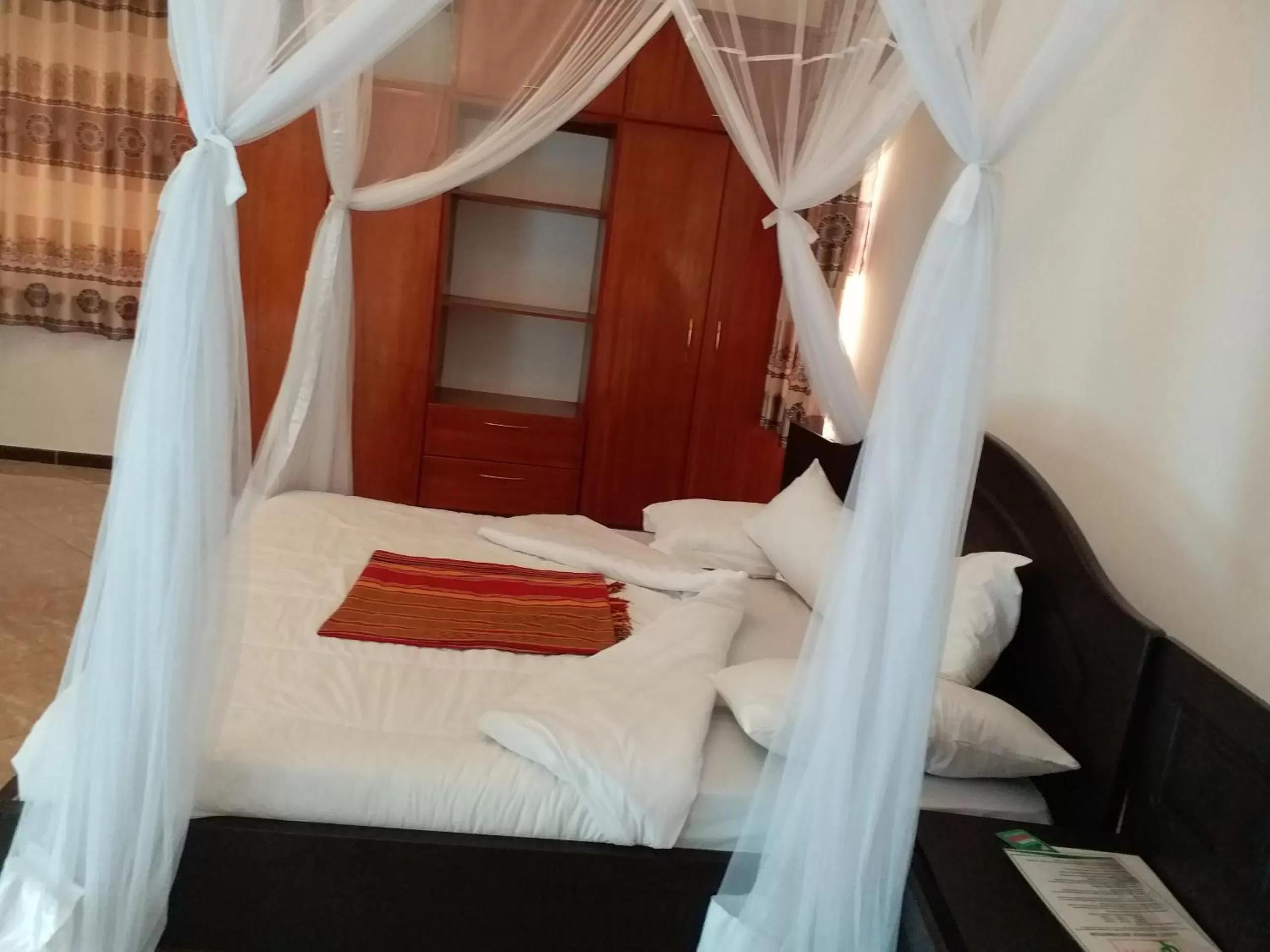 Bed in Acactus Hotel