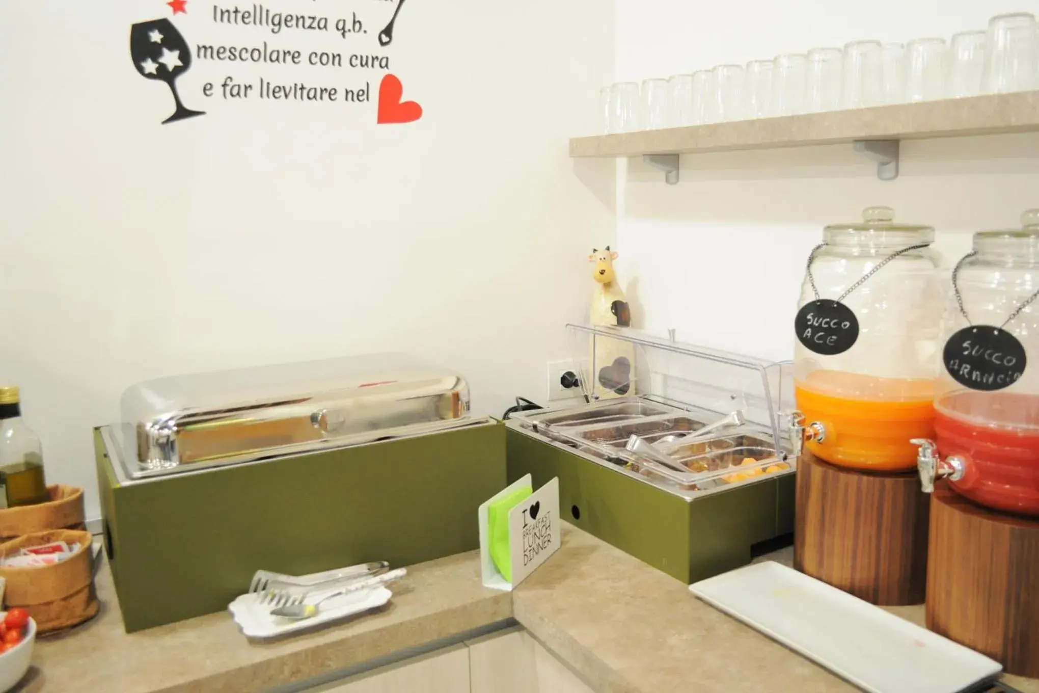 Breakfast, Kitchen/Kitchenette in Hotel Maggiore