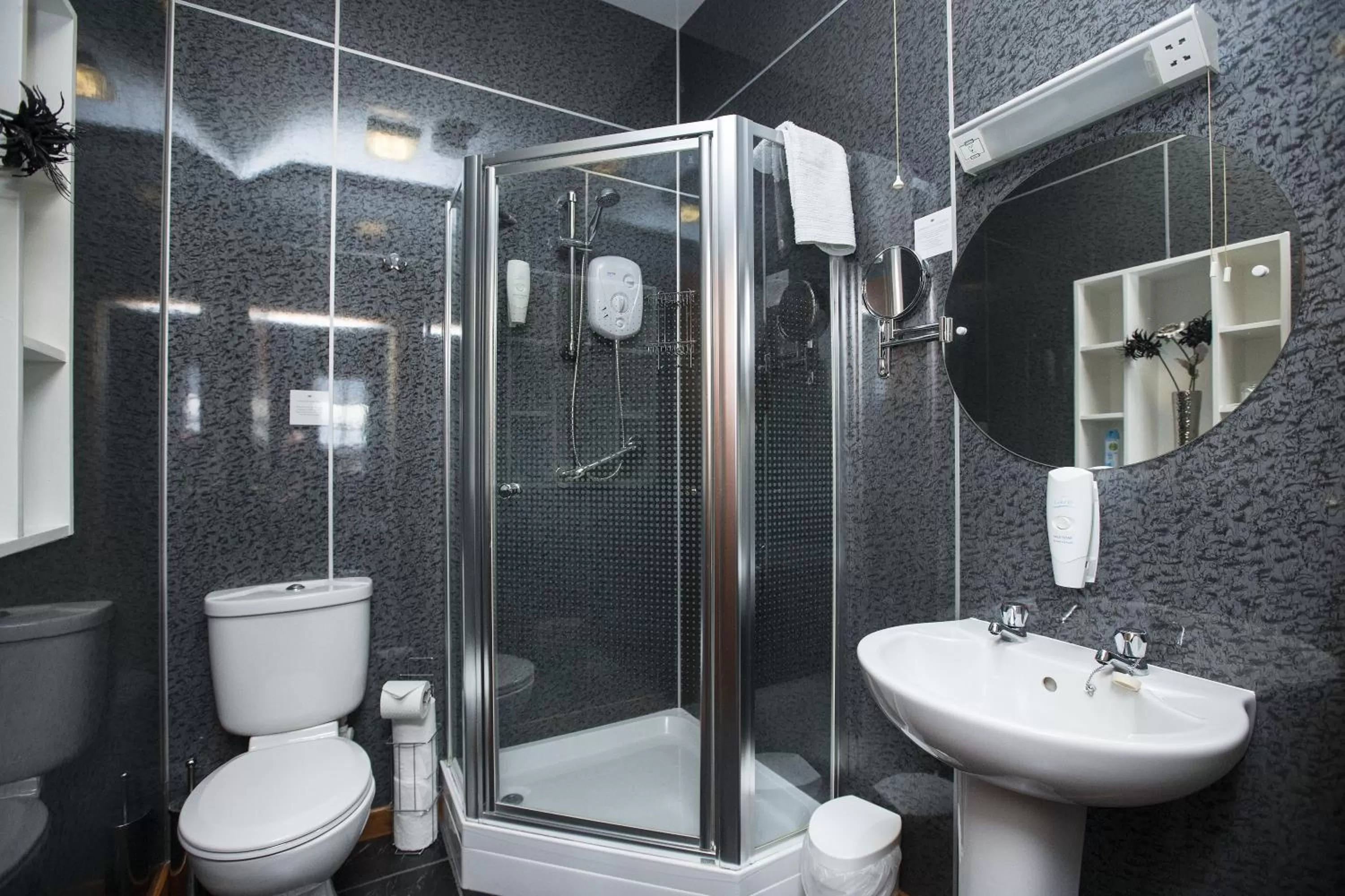 Bathroom in North Kessock Hotel