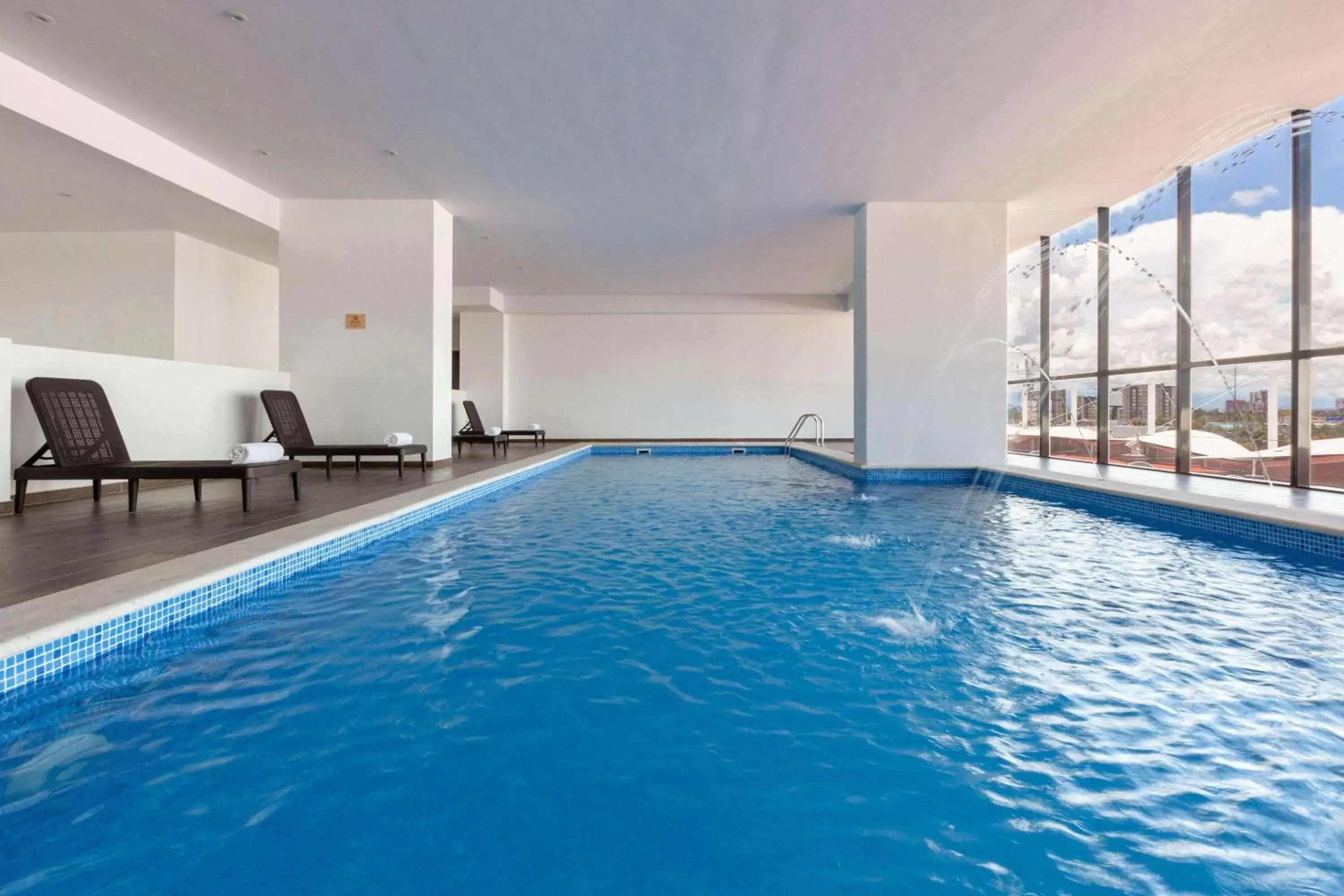 Pool view in Wyndham Puebla Angelopolis Pool view in Wyndham Puebla Angelopolis
