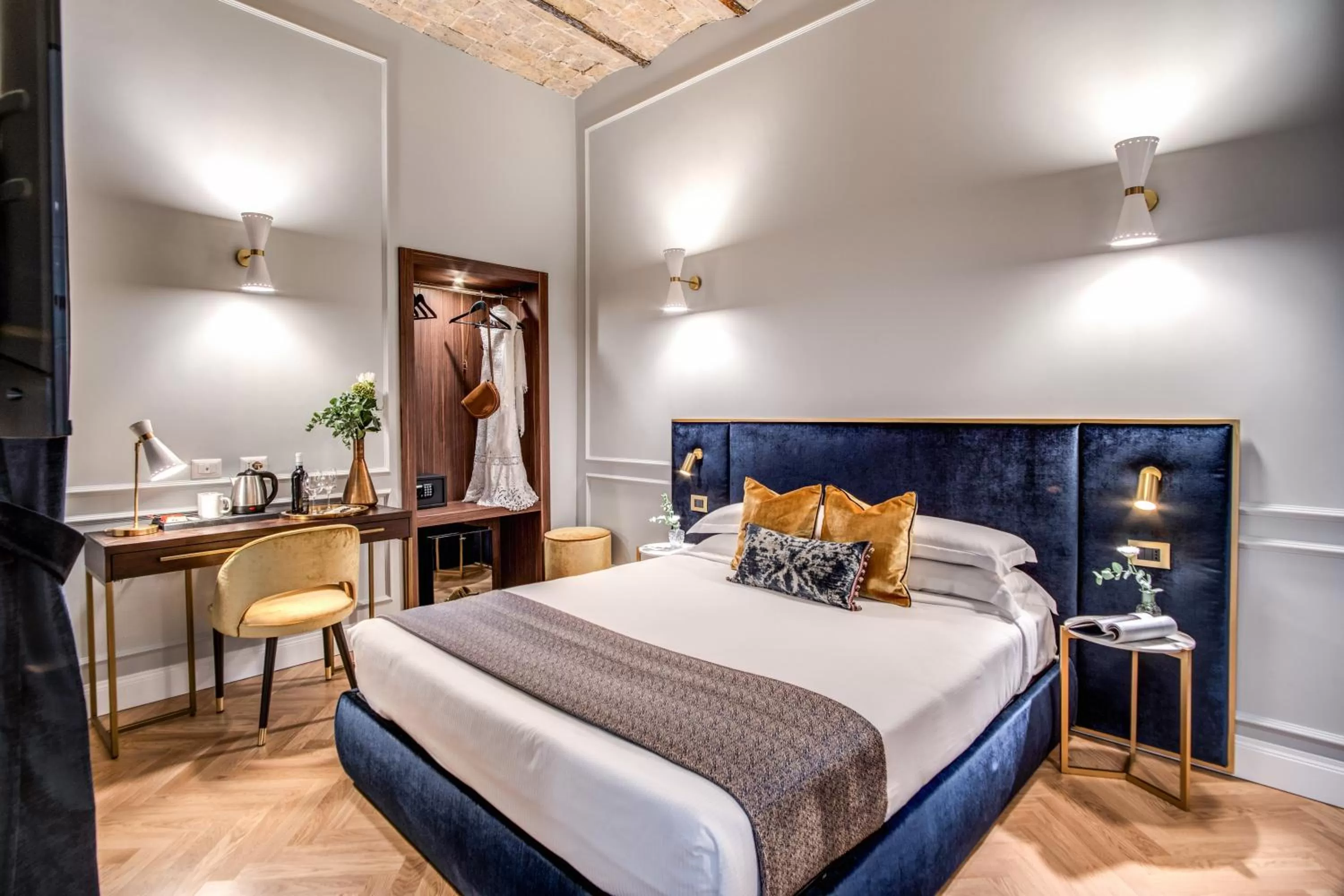 Bed in Tree Charme Augusto Boutique Hotel