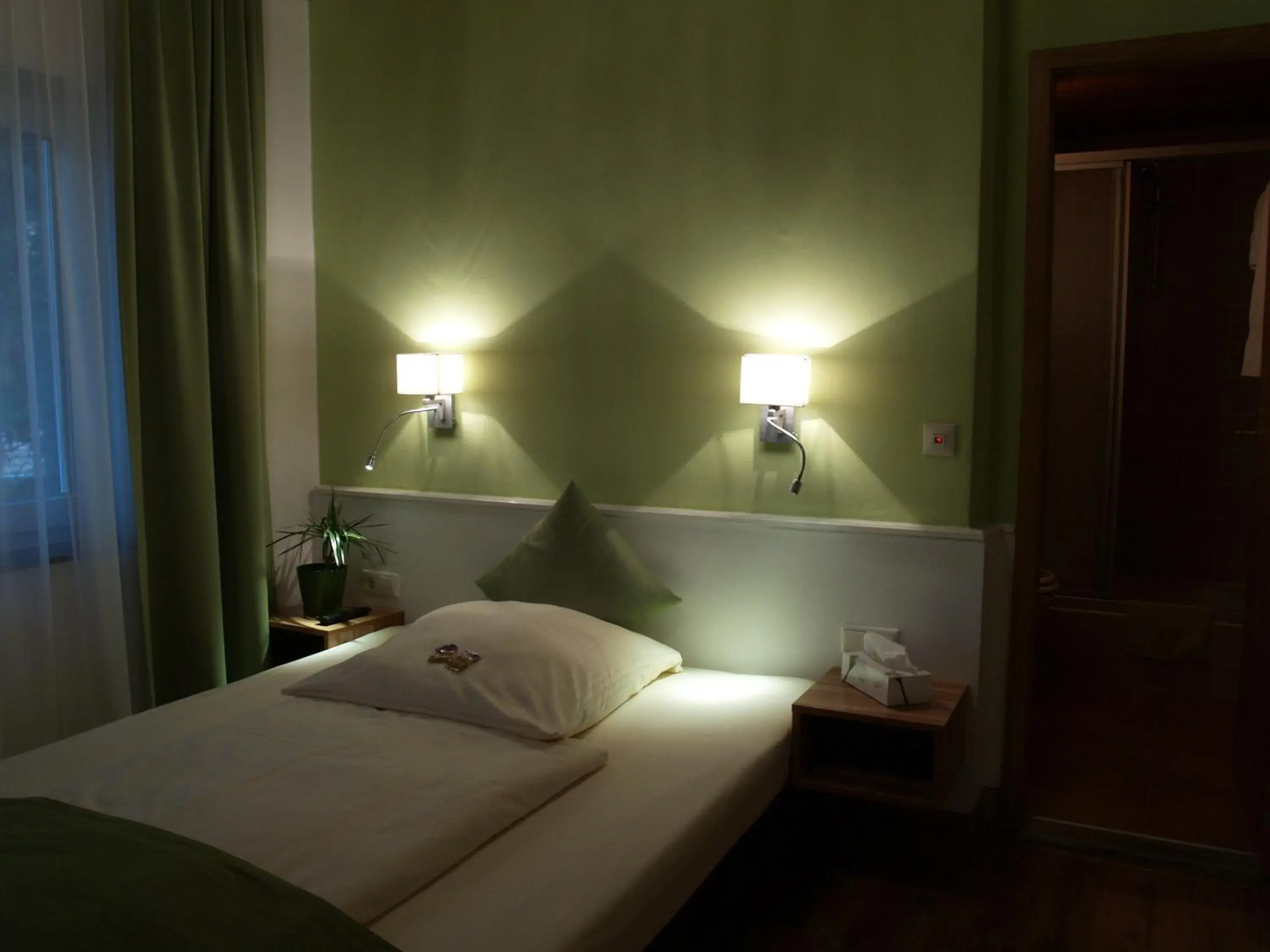Bed in Hotel Smart-Inn