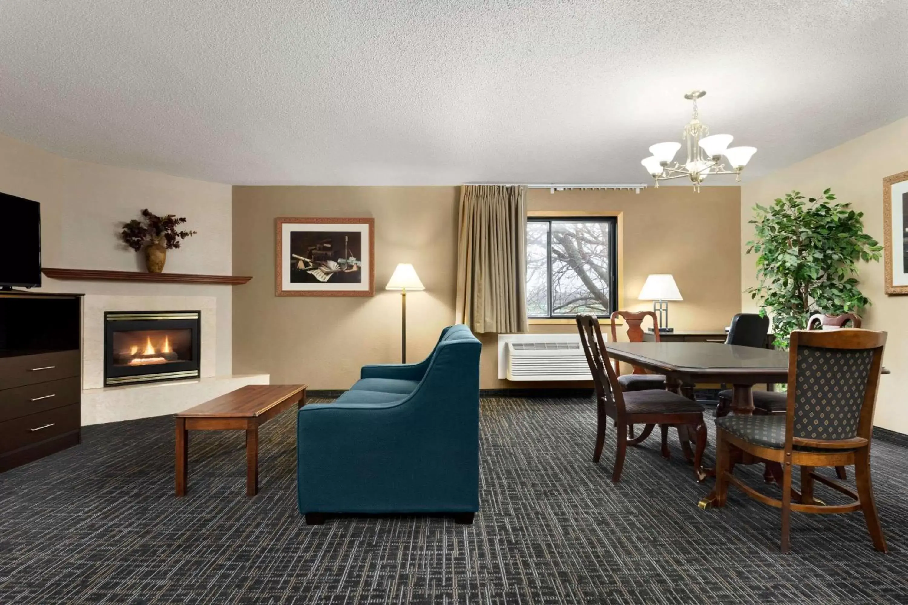Photo of the whole room, Seating Area in Baymont by Wyndham Sioux Falls North I-29 and Russell Street