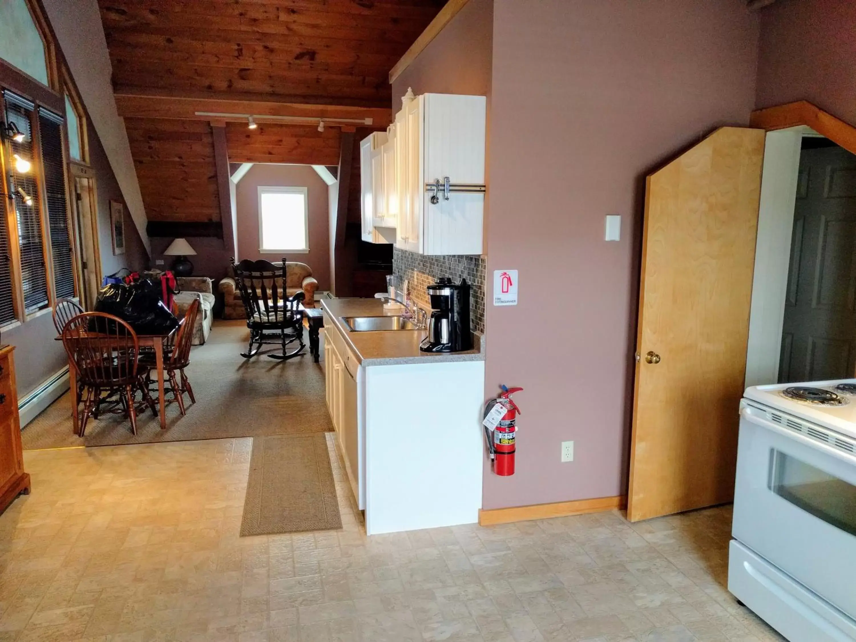 Kitchen/Kitchenette in Haven By The Sea B&B