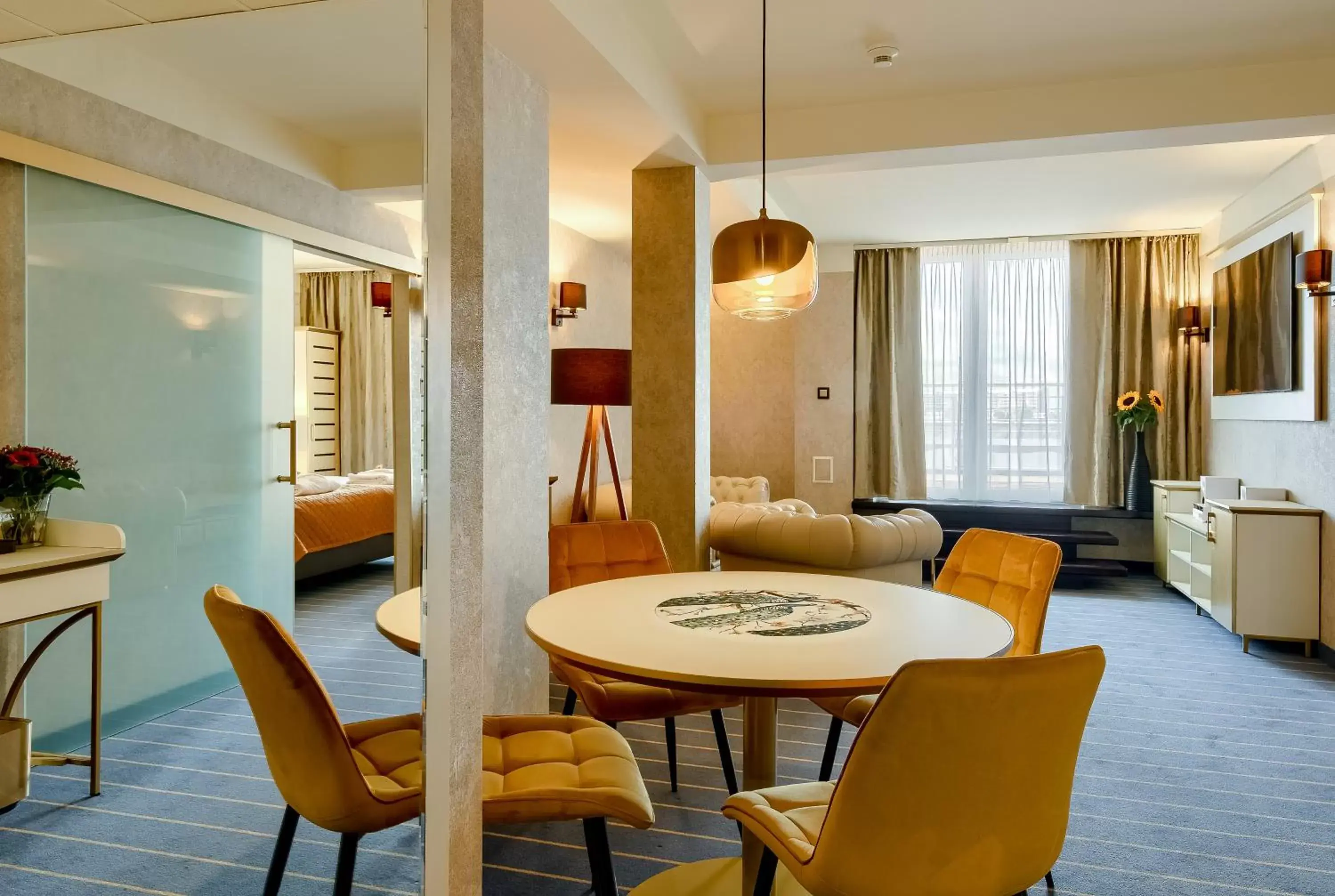 TV and multimedia, Bed in Park Hotel Diament Wroclaw TV and multimedia, Bed in Park Hotel Diament Wroclaw