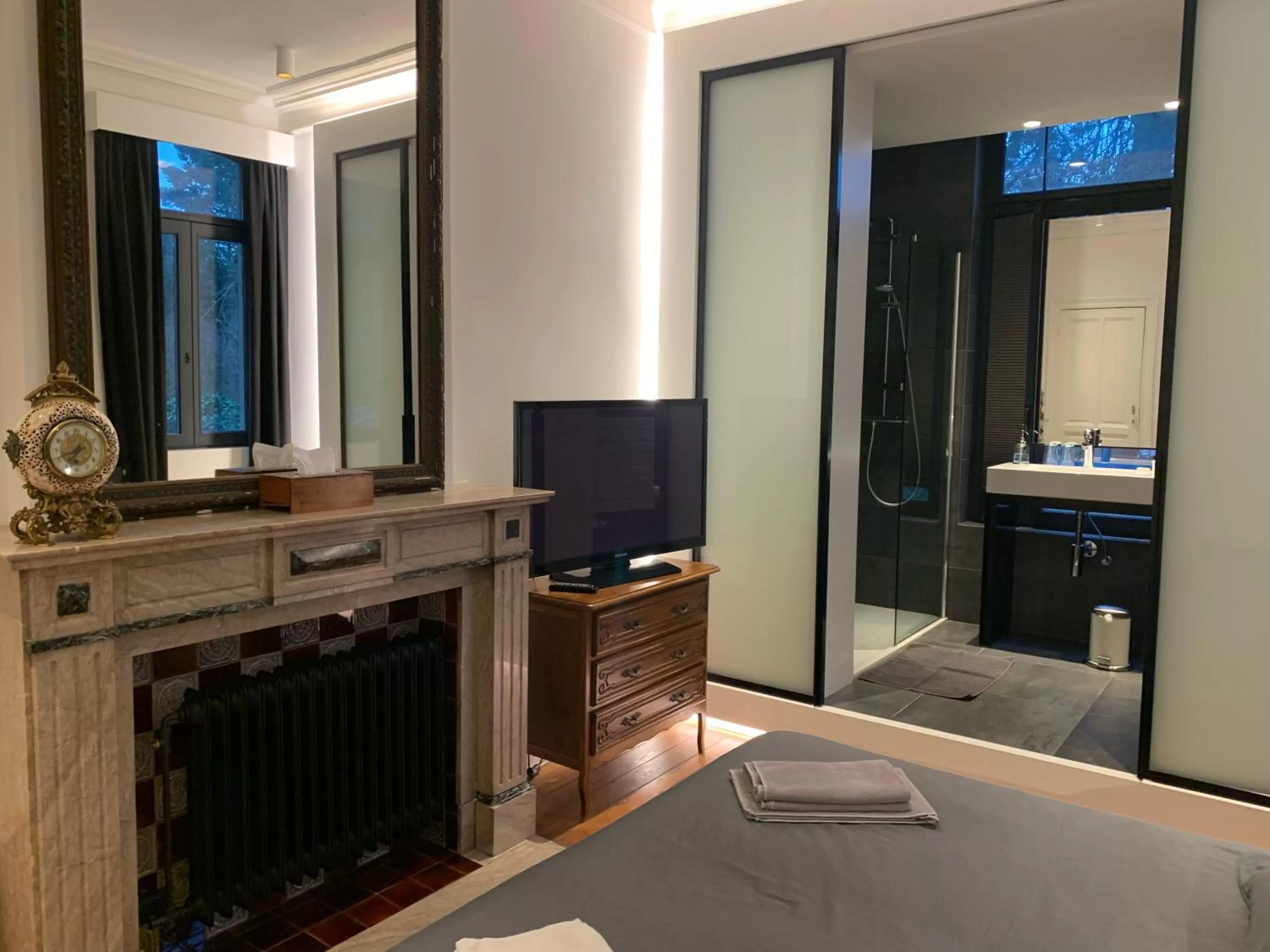 Bed in Albert Molière