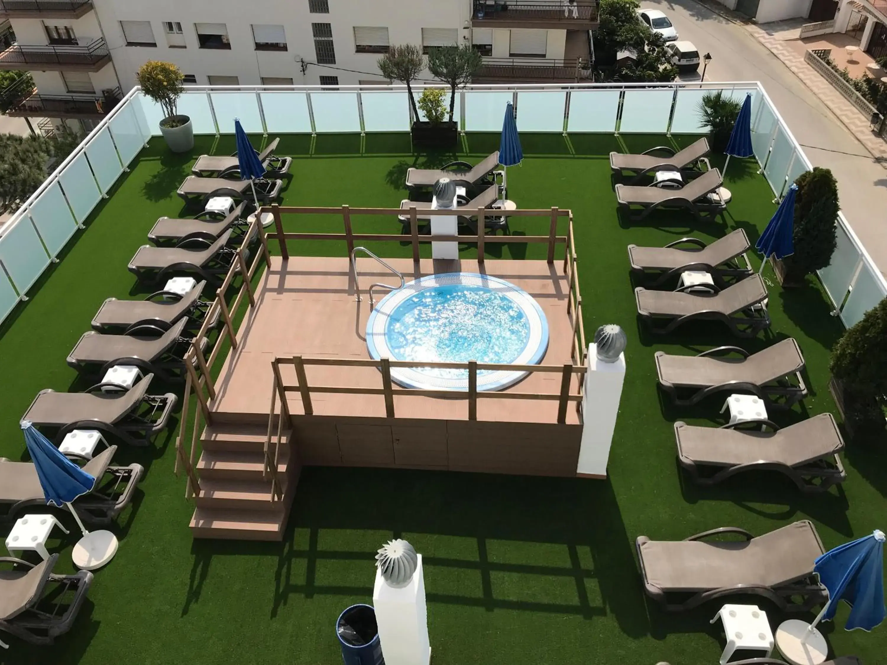 Area and facilities, Pool View in Hotel Mar Blau