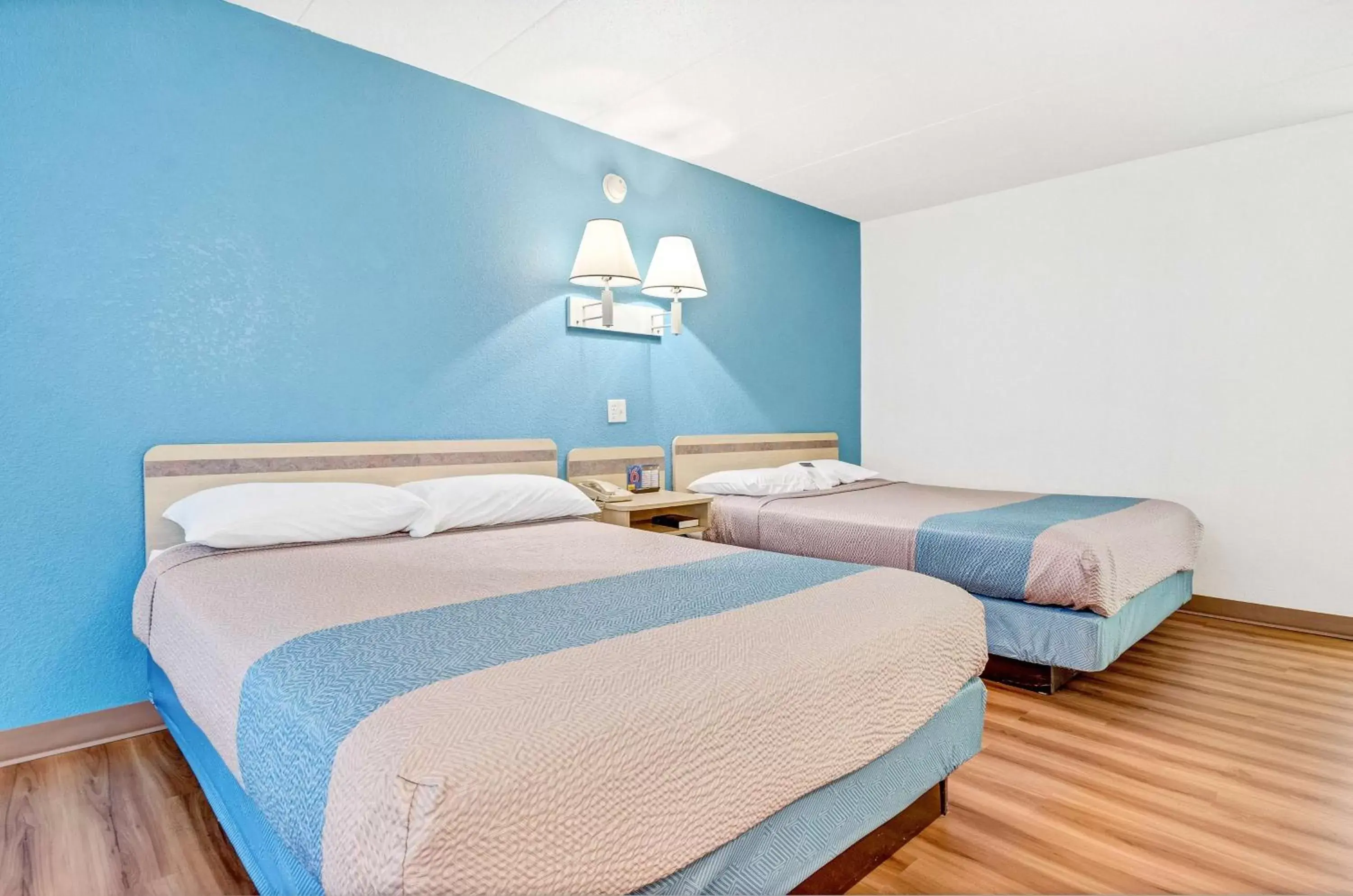 Queen Room with Two Queen Beds - Non-Smoking in Motel 6-Big Springs, NE Queen Room with Two Queen Beds - Non-Smoking in Motel 6-Big Springs, NE