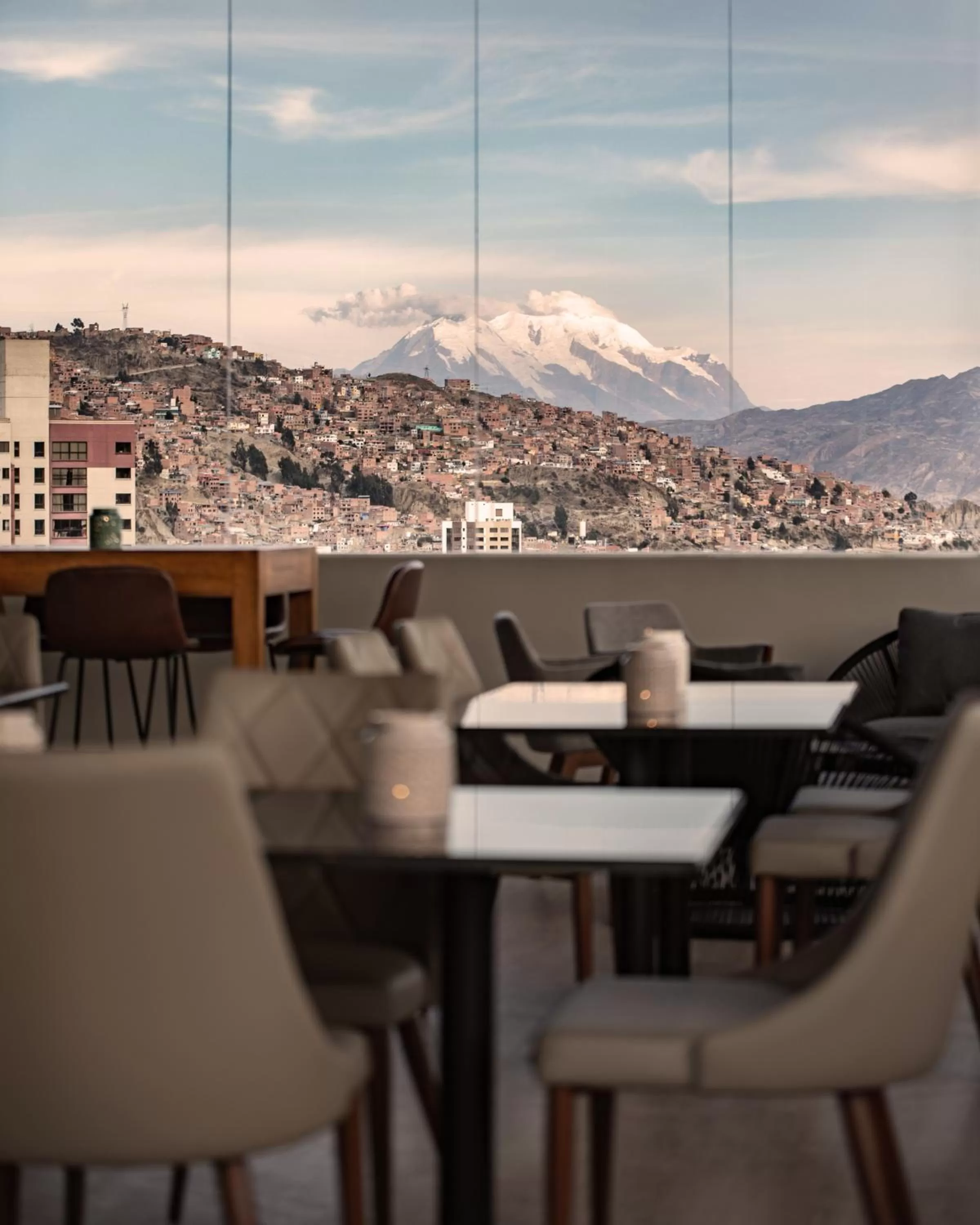 Restaurant/places to eat in Mitru Express Hotel