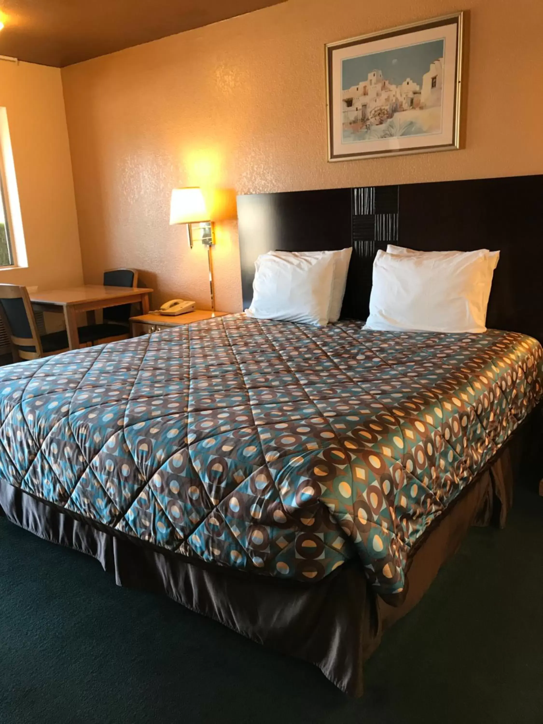 Bed in Rim Country Inn
